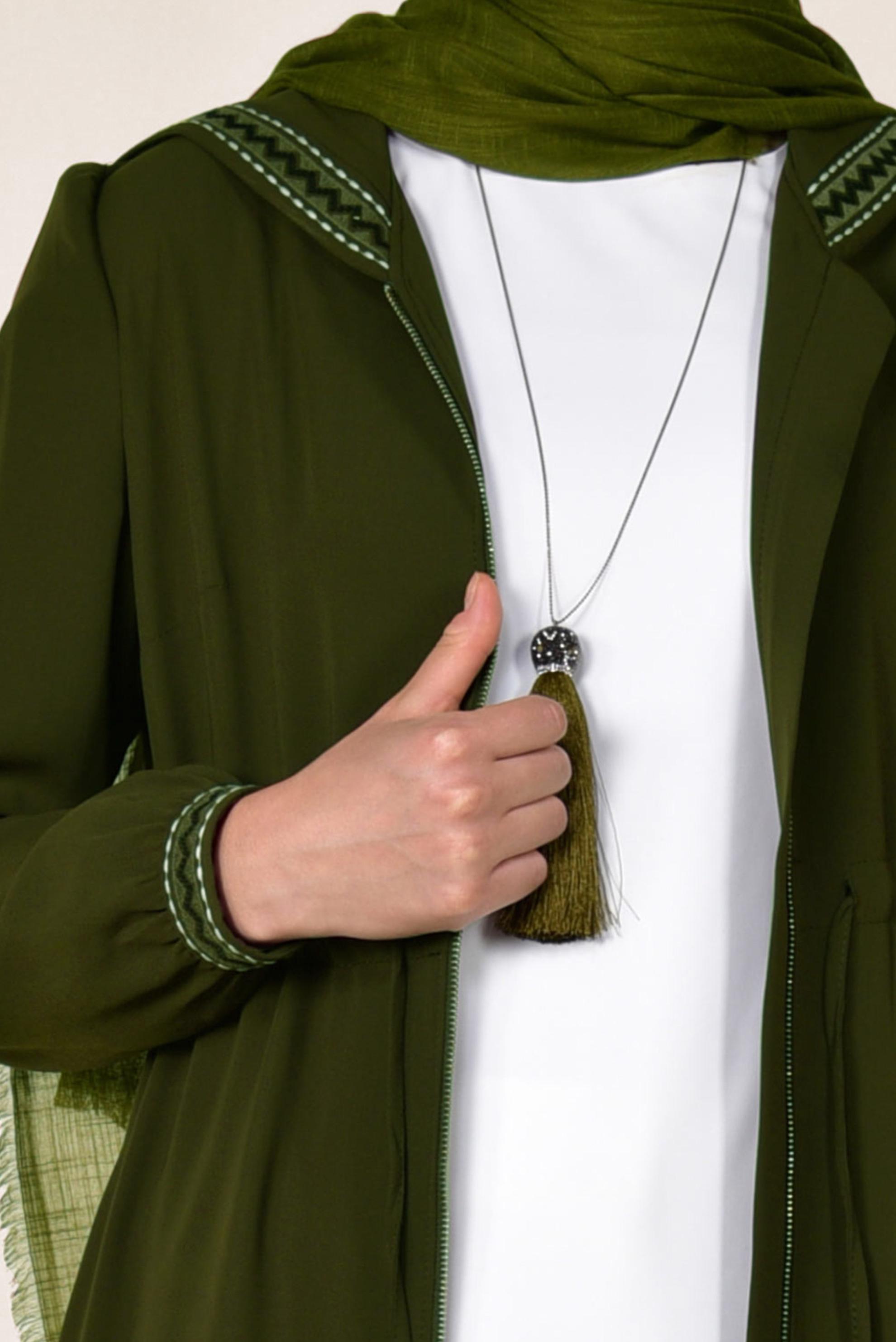 Tesettür giyim HAKİ NAKIŞ DETAYLI FERMUARLI FERACE 8305