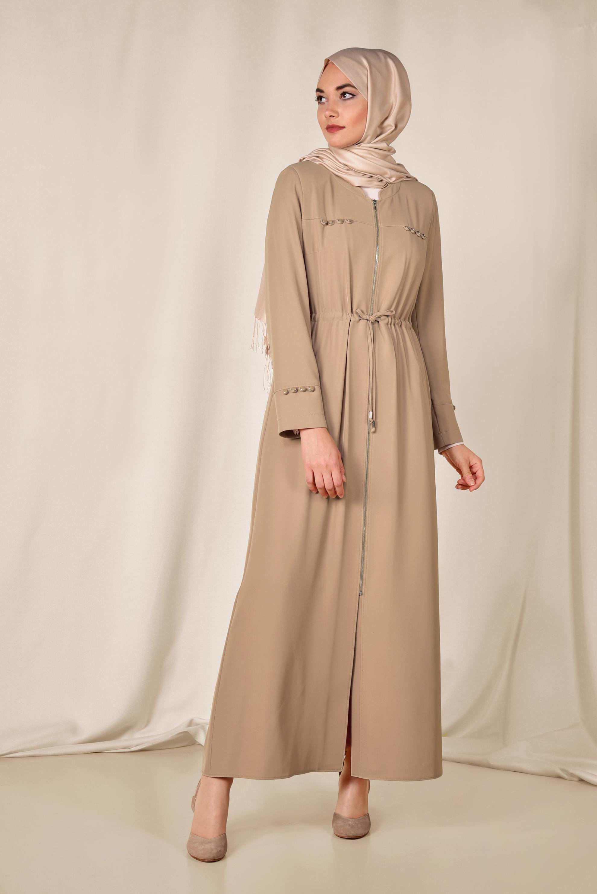 Tesettür giyim BEJ BELİ BÜZGÜLÜ FERMUARLI FERACE 8307
