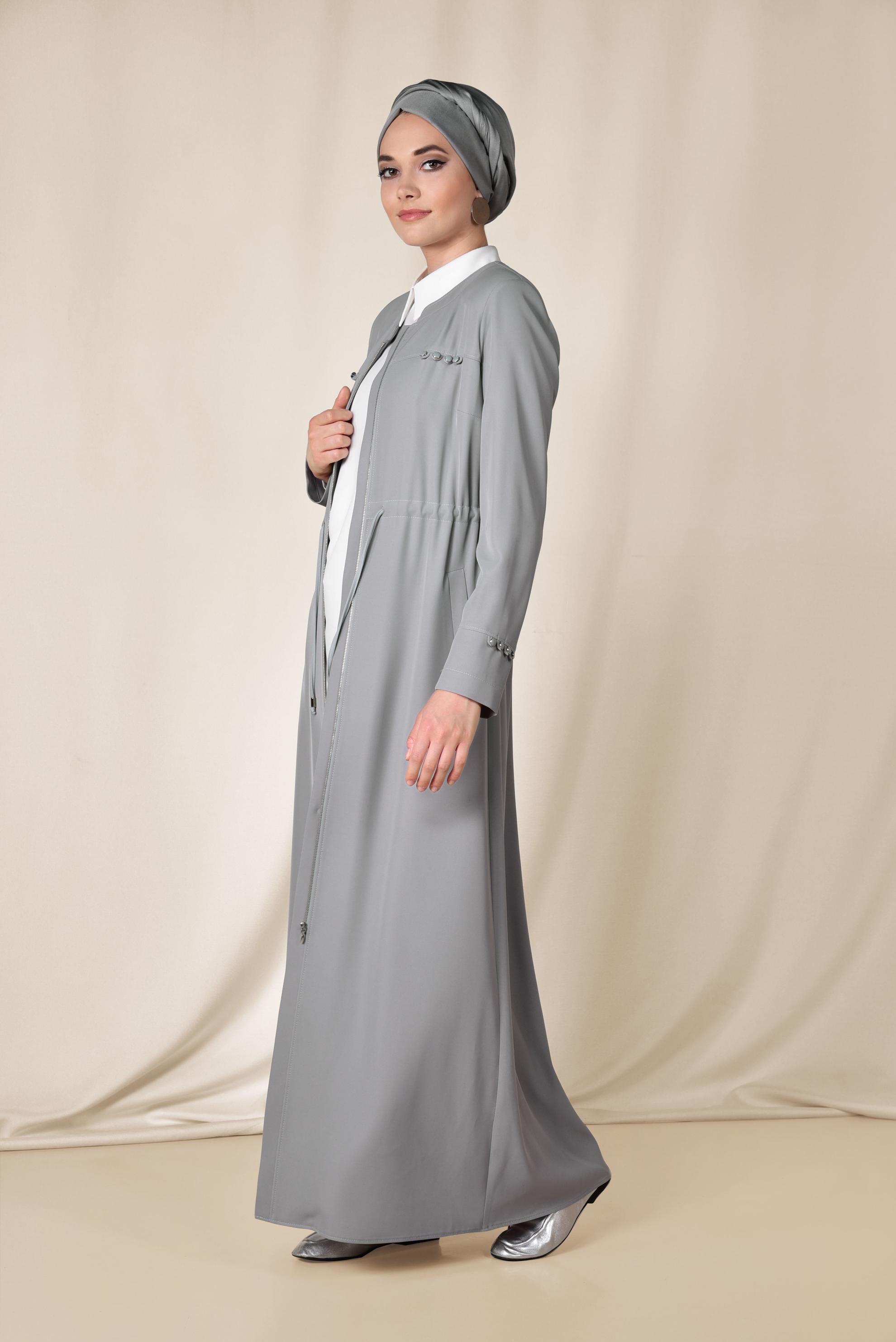 Tesettür giyim GRİ BELİ BÜZGÜLÜ FERMUARLI FERACE 8307