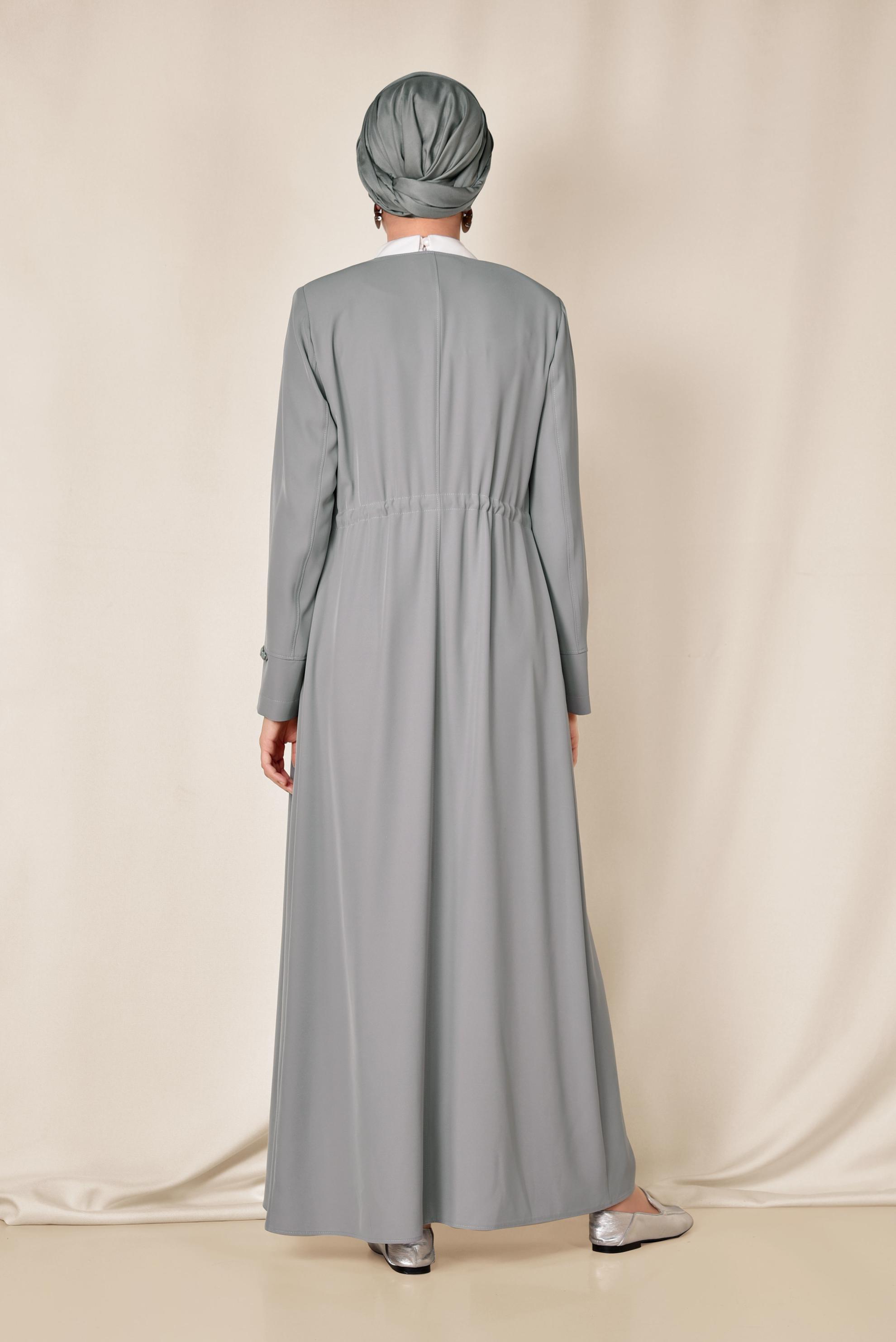 Tesettür giyim GRİ BELİ BÜZGÜLÜ FERMUARLI FERACE 8307