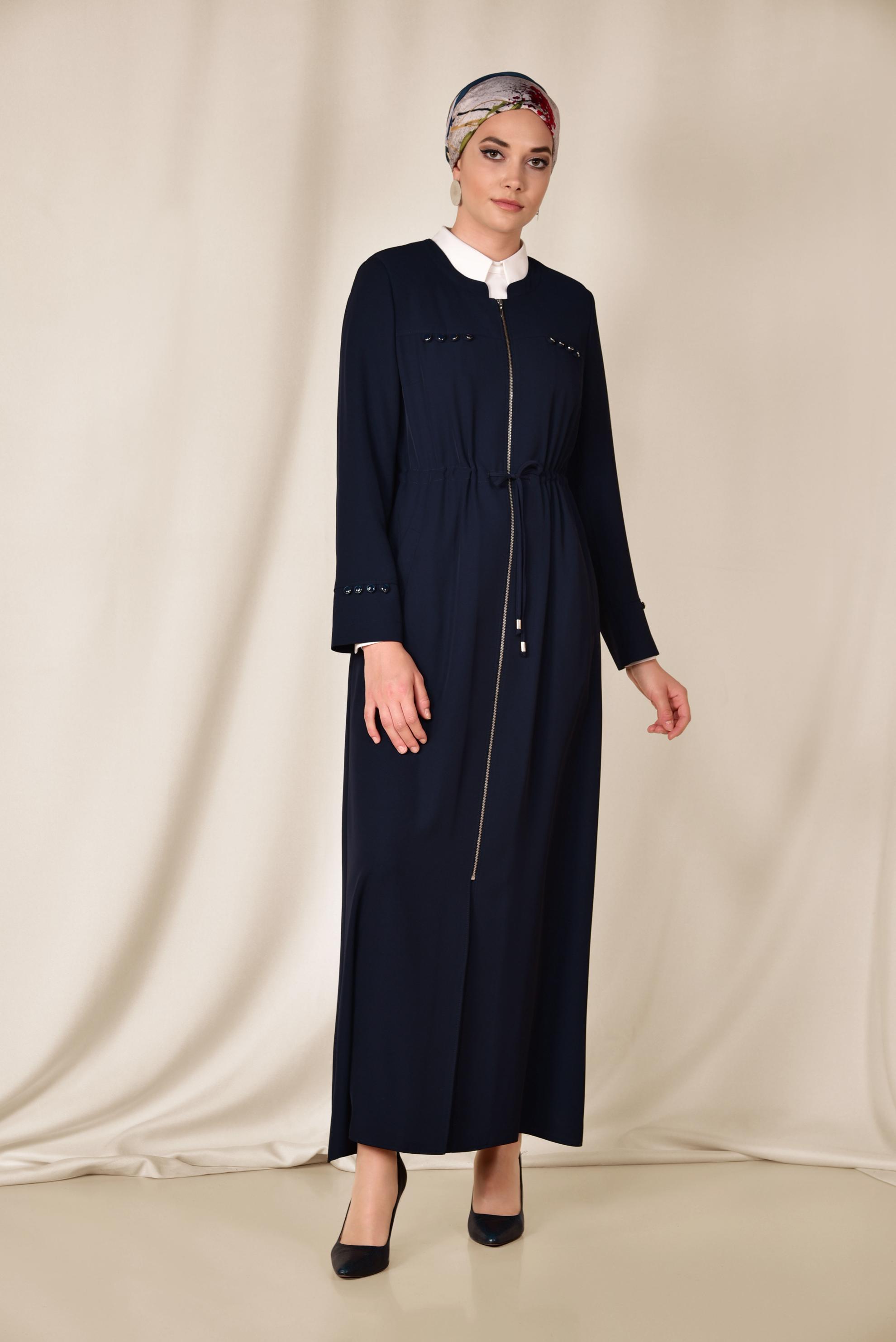 Tesettür giyim LACİVERT BELİ BÜZGÜLÜ FERMUARLI FERACE 8307