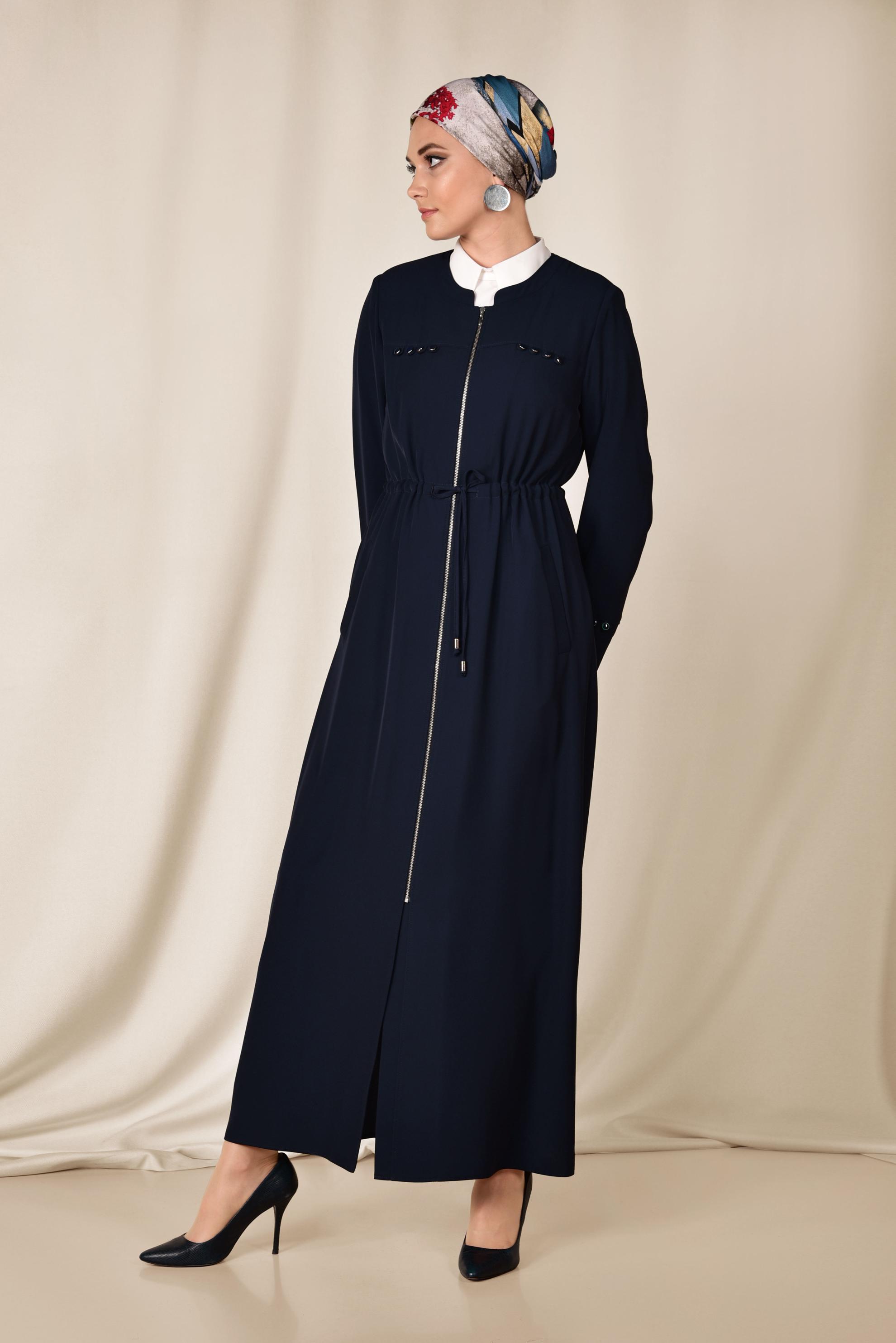 Tesettür giyim LACİVERT BELİ BÜZGÜLÜ FERMUARLI FERACE 8307