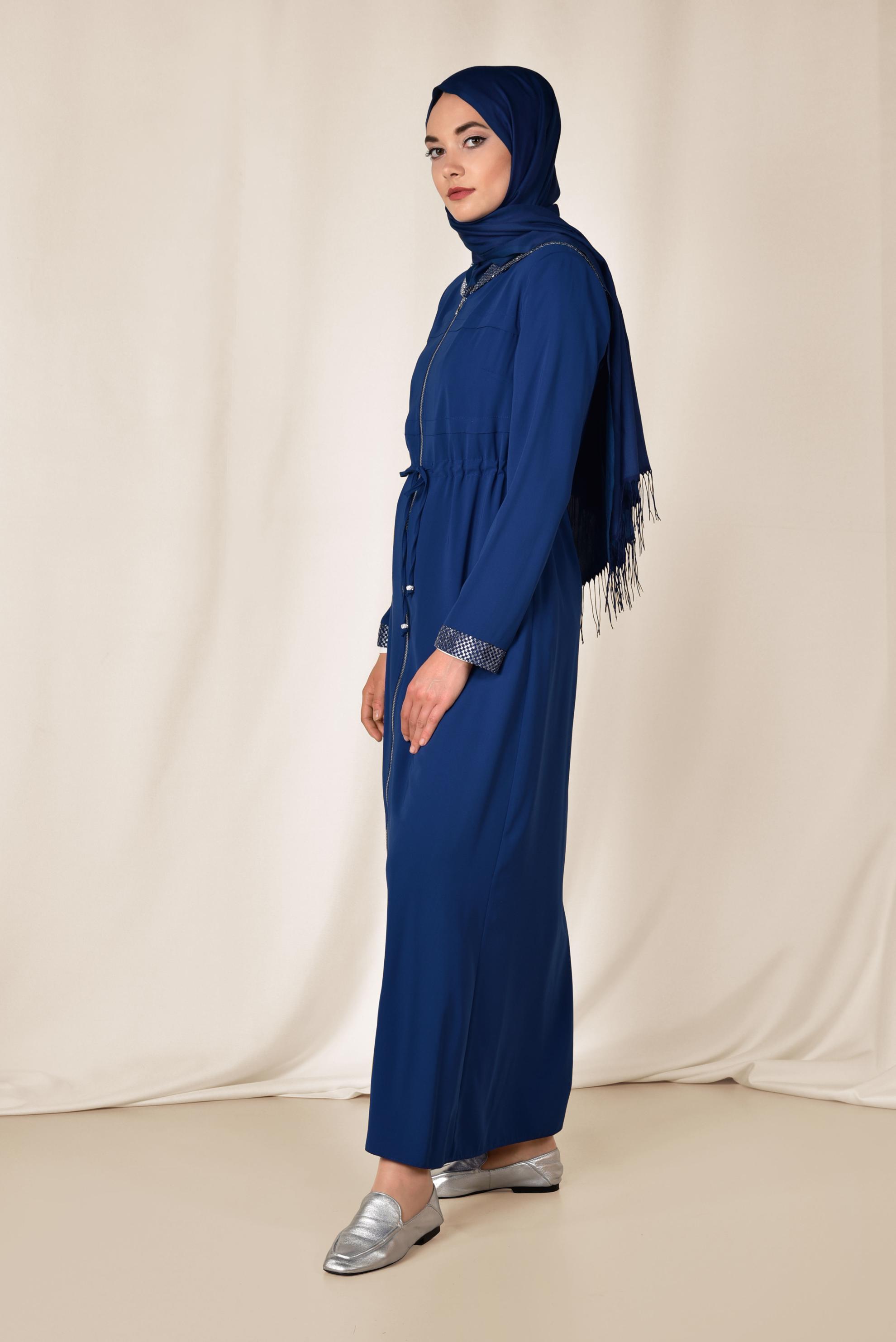 Tesettür giyim MAVİ BELİ BÜZGÜLÜ FERMUARLI FERACE 8310