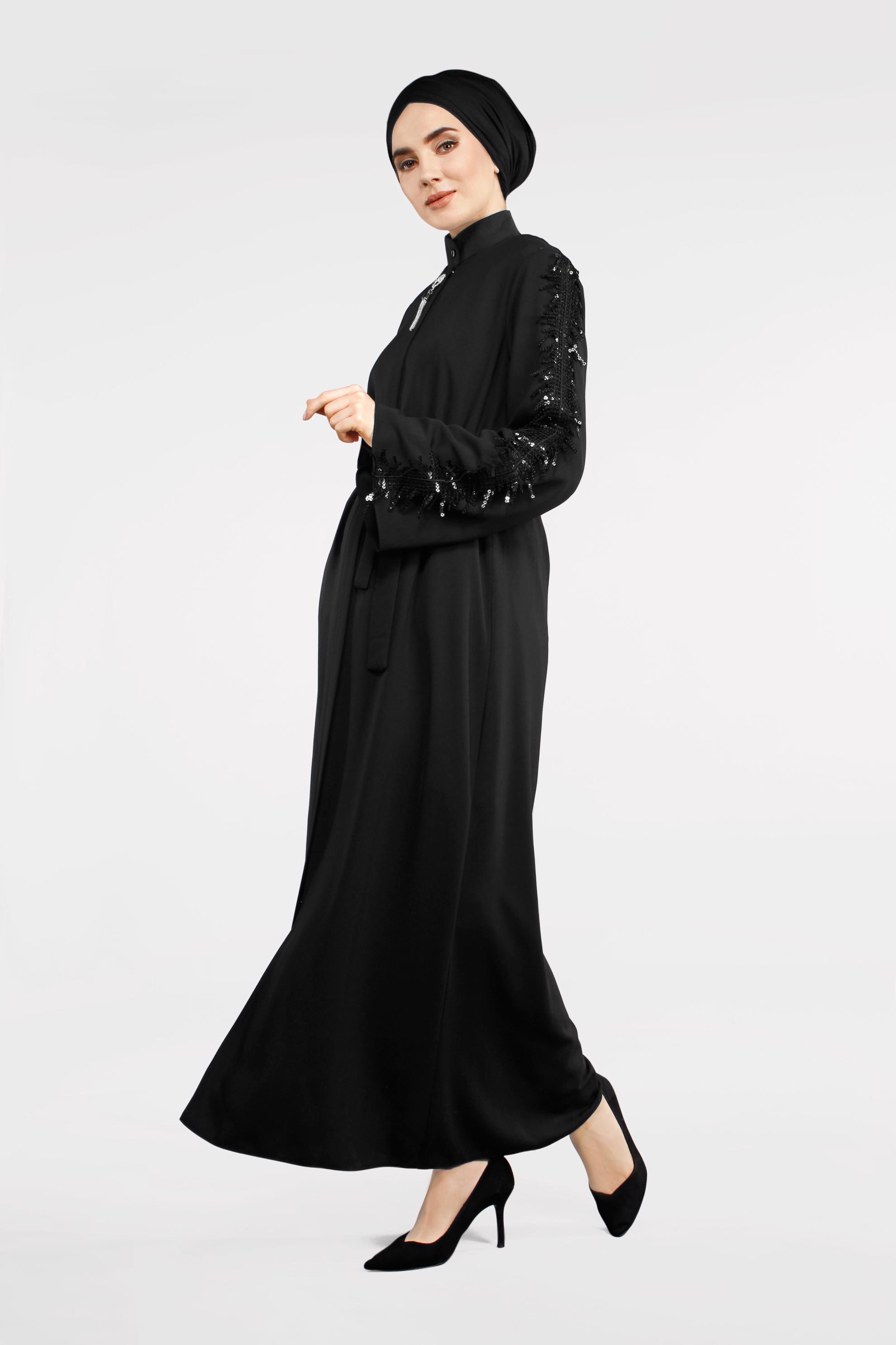 Tesettür giyim SİYAH KOLLARI SAÇAKLI BROŞLU FERACE 8331