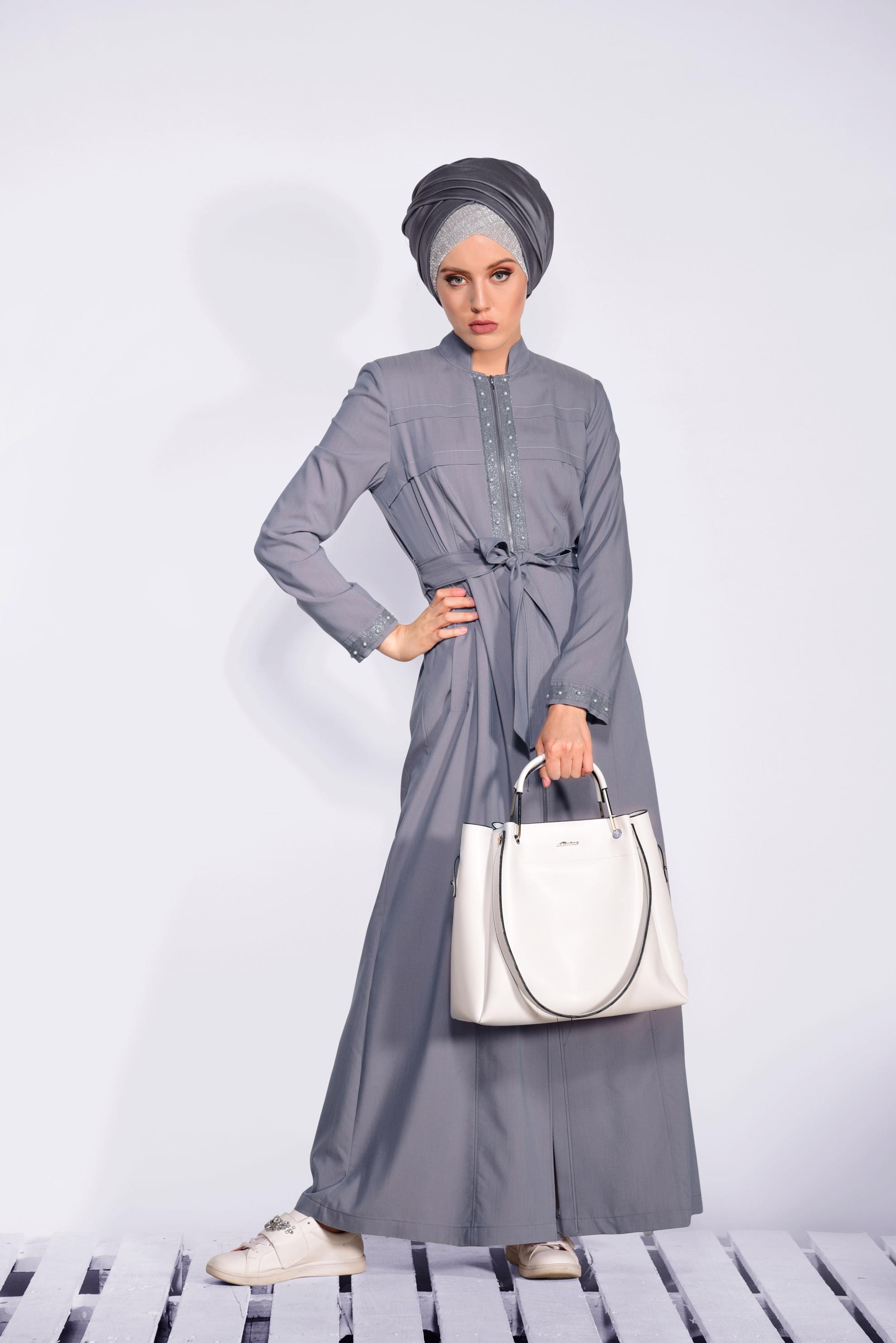 Tesettür giyim GRİ İNCİ DETAYLI FERMUARLI PARDESÜ 1237 