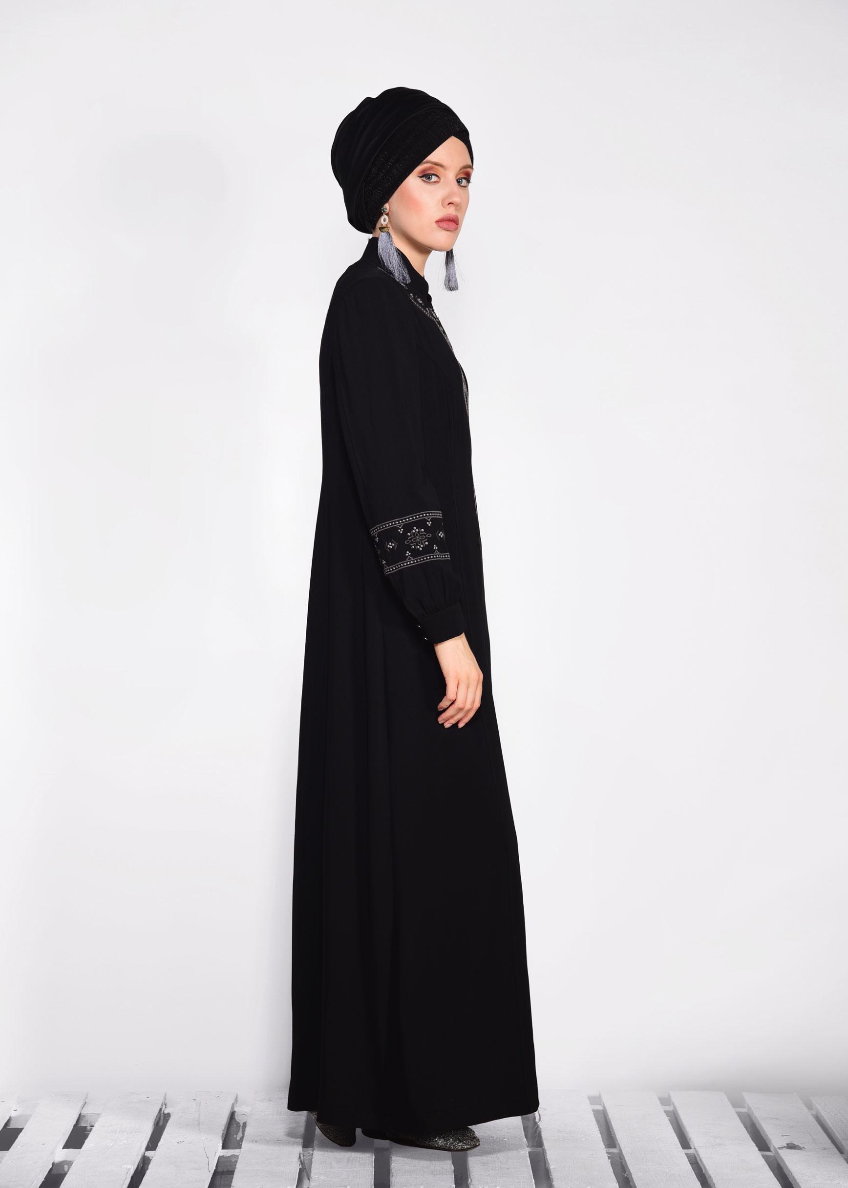 Tesettür giyim SİYAH KOLLARI VE YAKASI İŞLEMELİ FERMUARLI PARDESÜ  1281 