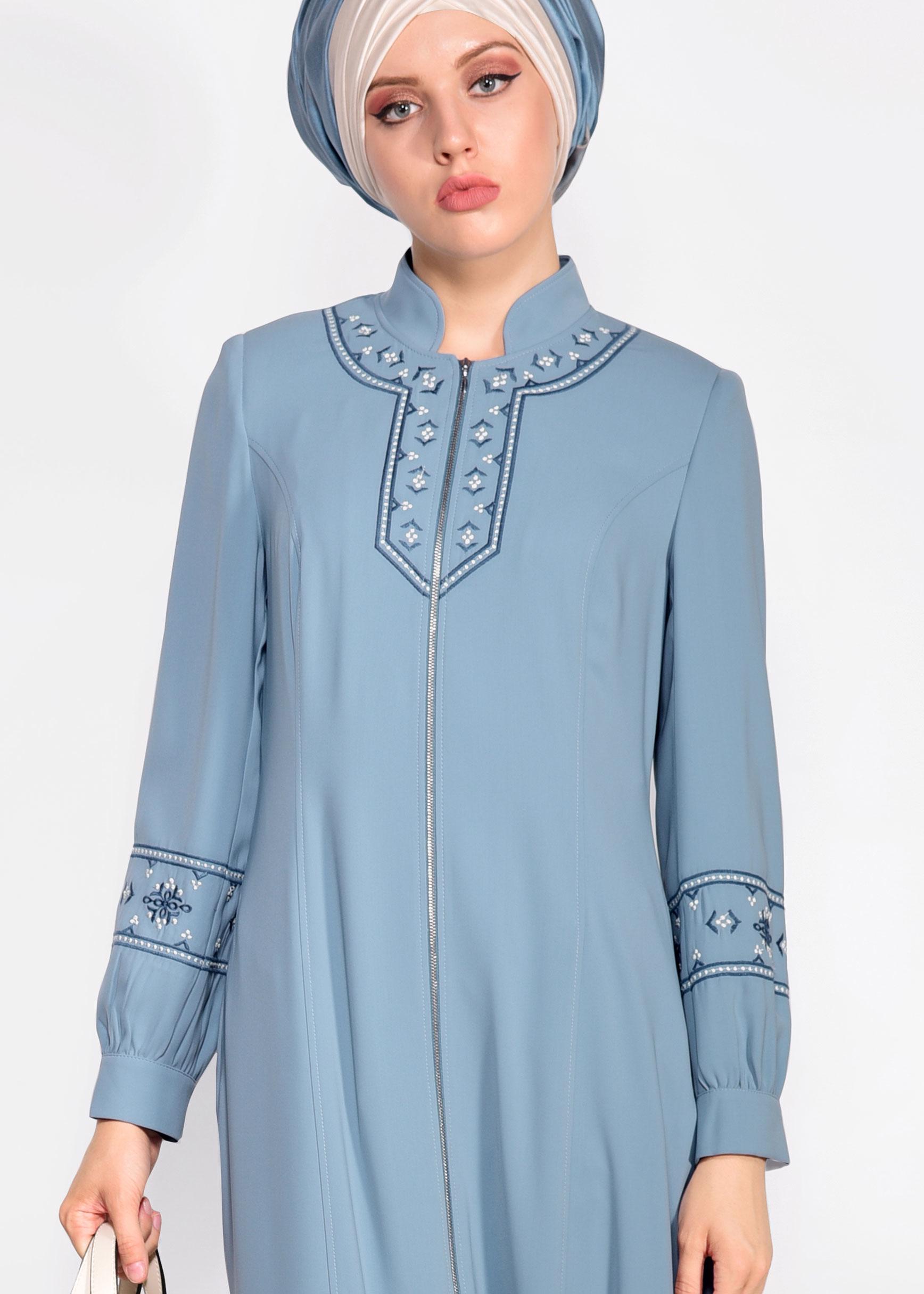 Tesettür giyim MAVİ KOLLARI VE YAKASI İŞLEMELİ FERMUARLI PARDESÜ  1281 