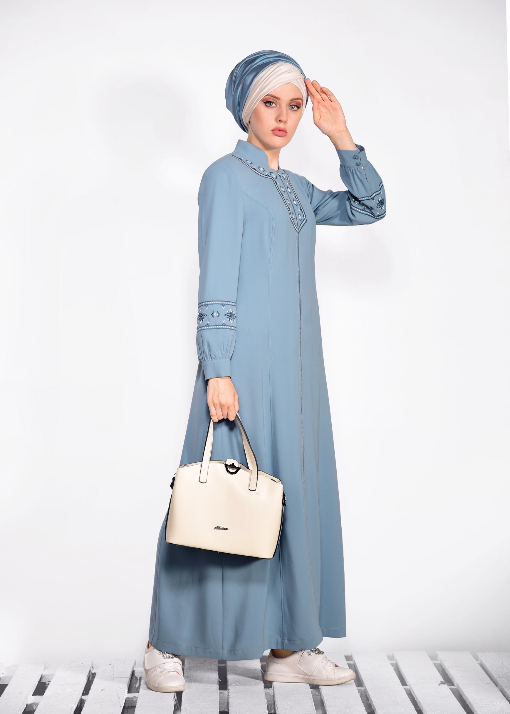 Tesettür giyim MAVİ KOLLARI VE YAKASI İŞLEMELİ FERMUARLI PARDESÜ  1281 