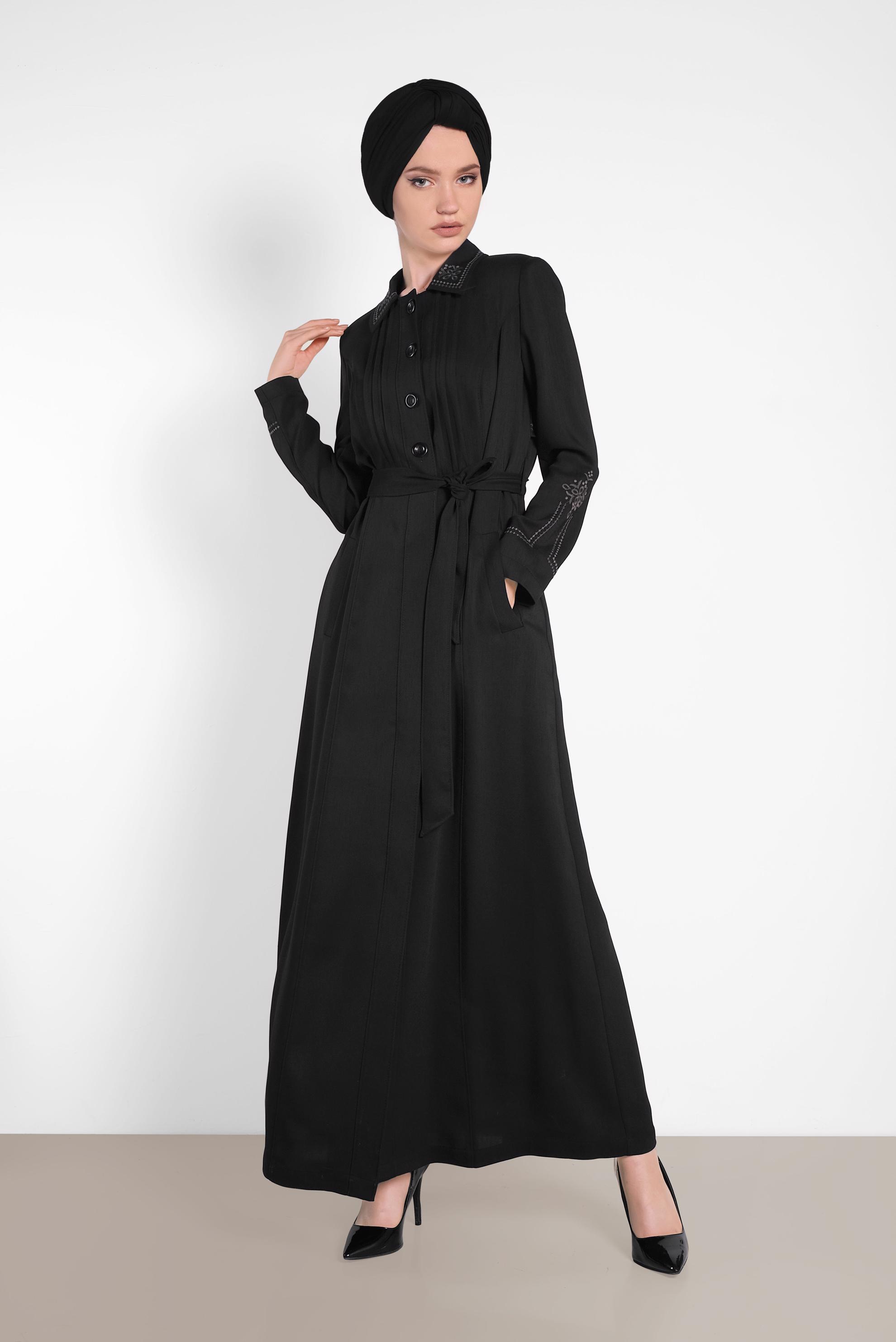 Tesettür giyim SİYAH KOLLARI VE SIRTI NAKIŞLI PARDESÜ 1283 