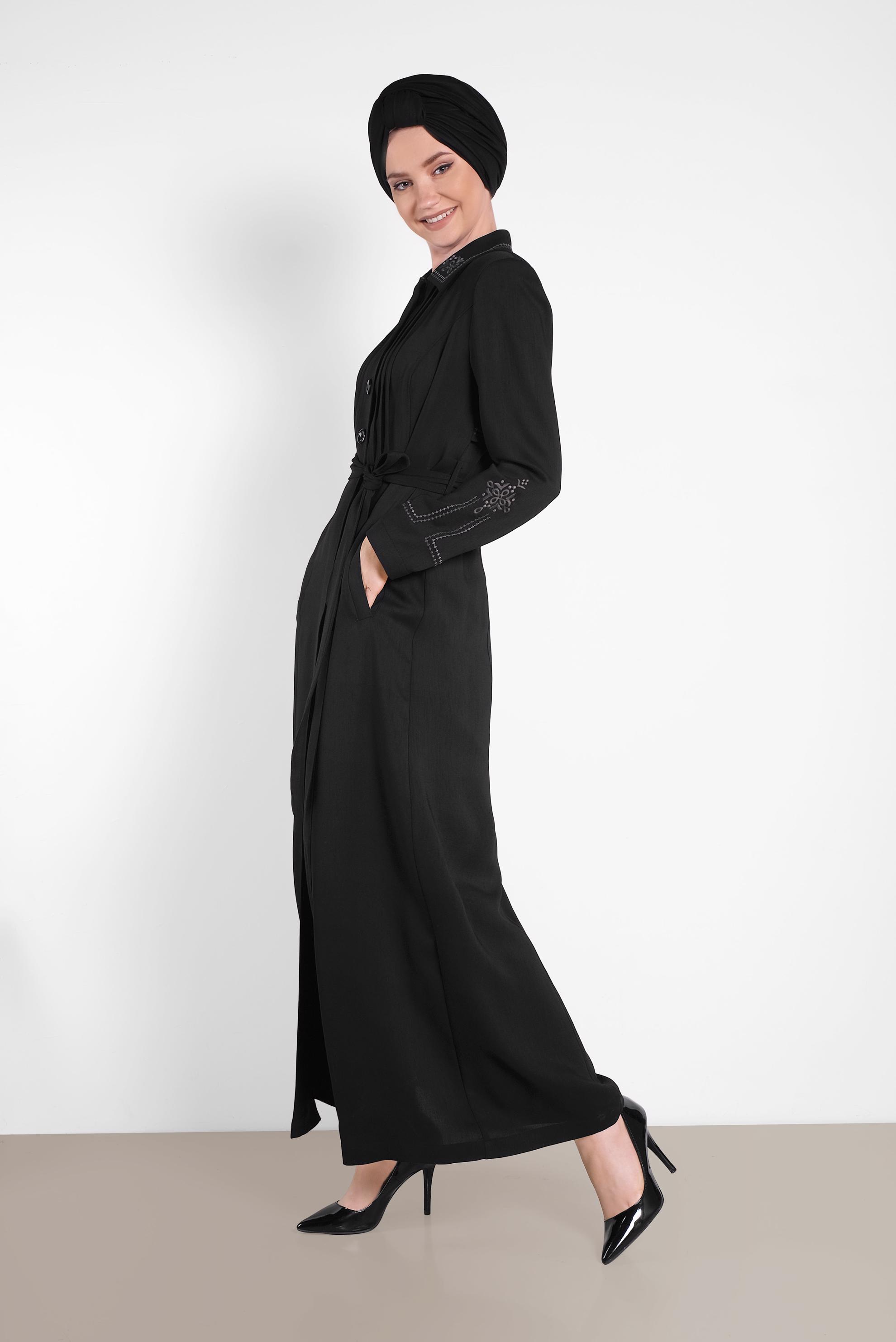 Tesettür giyim SİYAH KOLLARI VE SIRTI NAKIŞLI PARDESÜ 1283 
