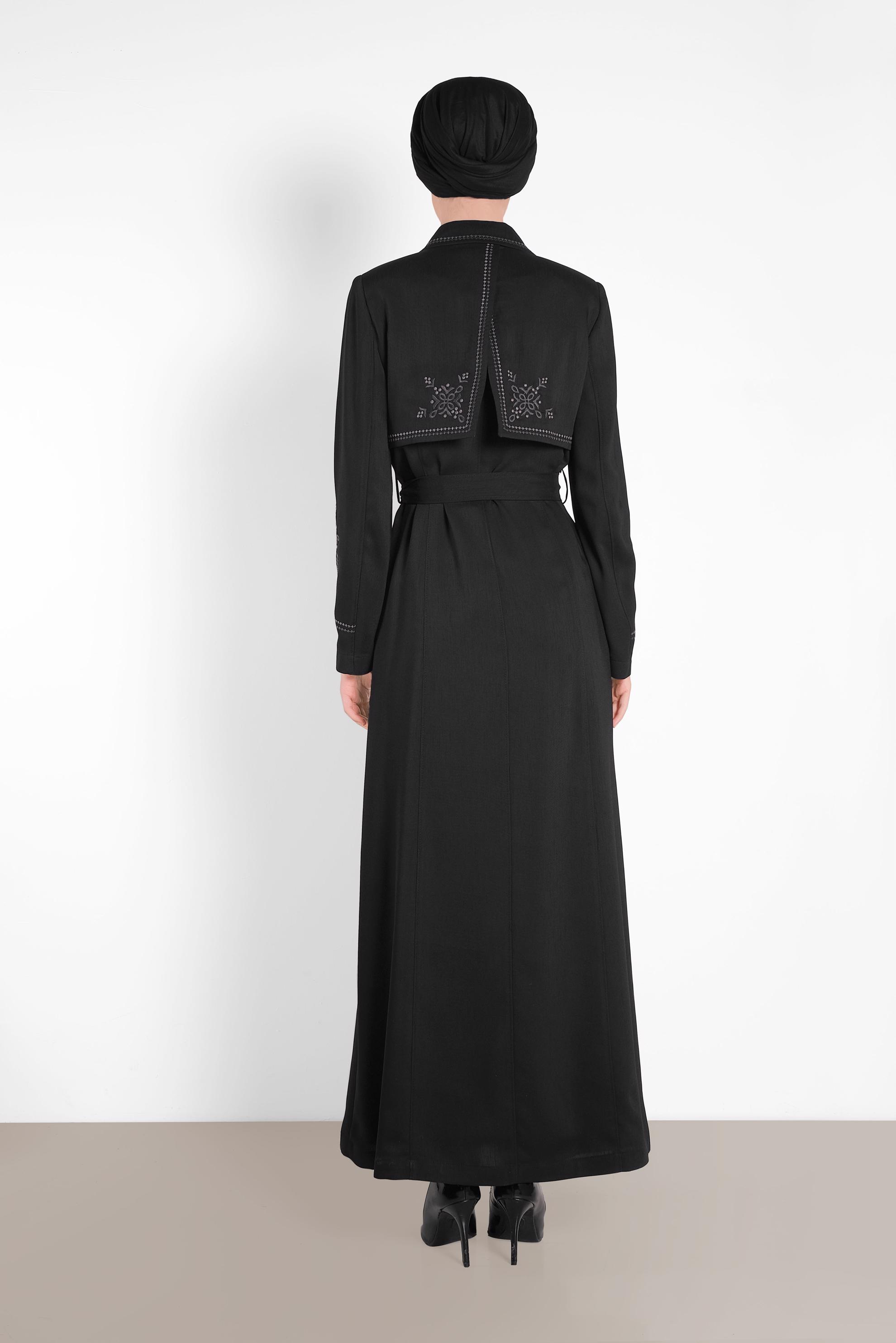 Tesettür giyim SİYAH KOLLARI VE SIRTI NAKIŞLI PARDESÜ 1283 