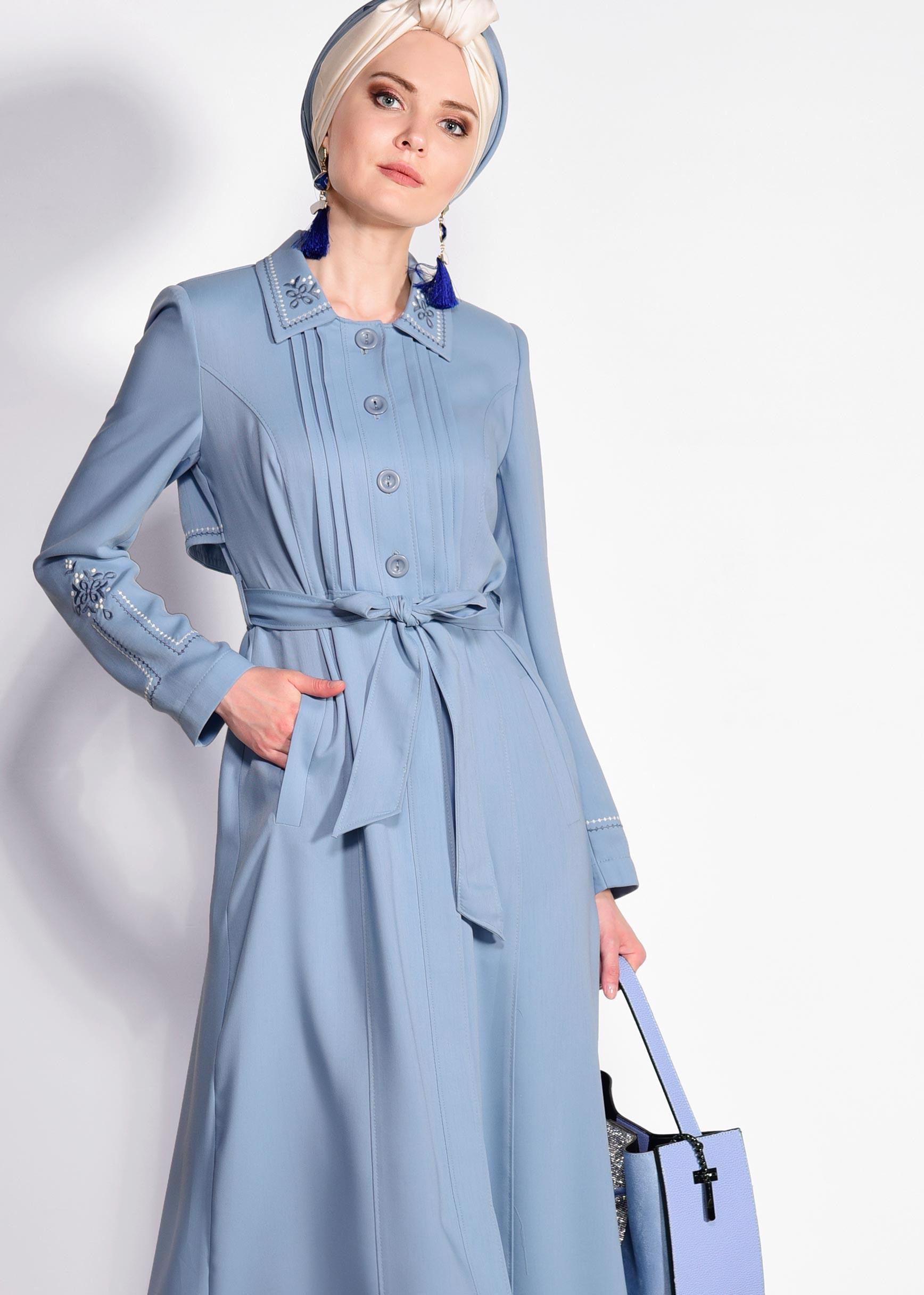 Tesettür giyim MAVİ KOLLARI VE SIRTI NAKIŞLI PARDESÜ 1283 