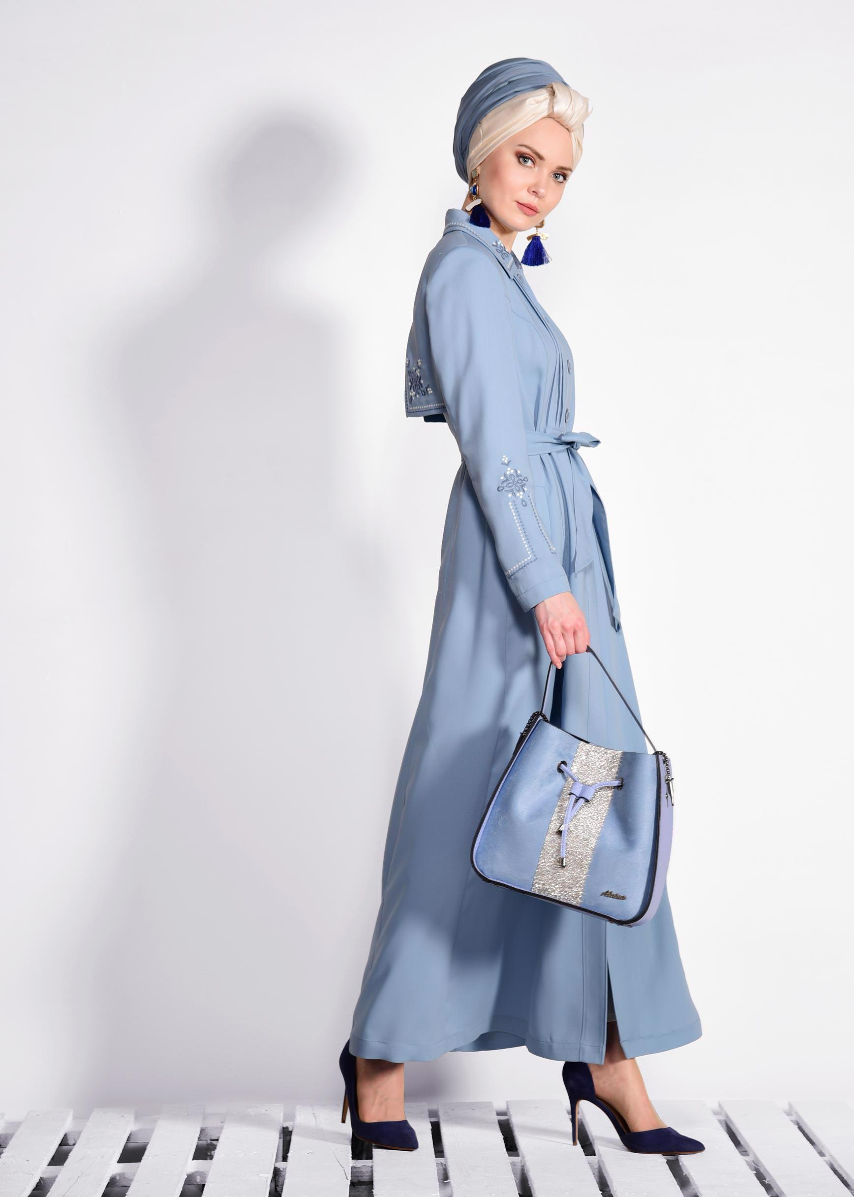 Tesettür giyim MAVİ KOLLARI VE SIRTI NAKIŞLI PARDESÜ 1283 