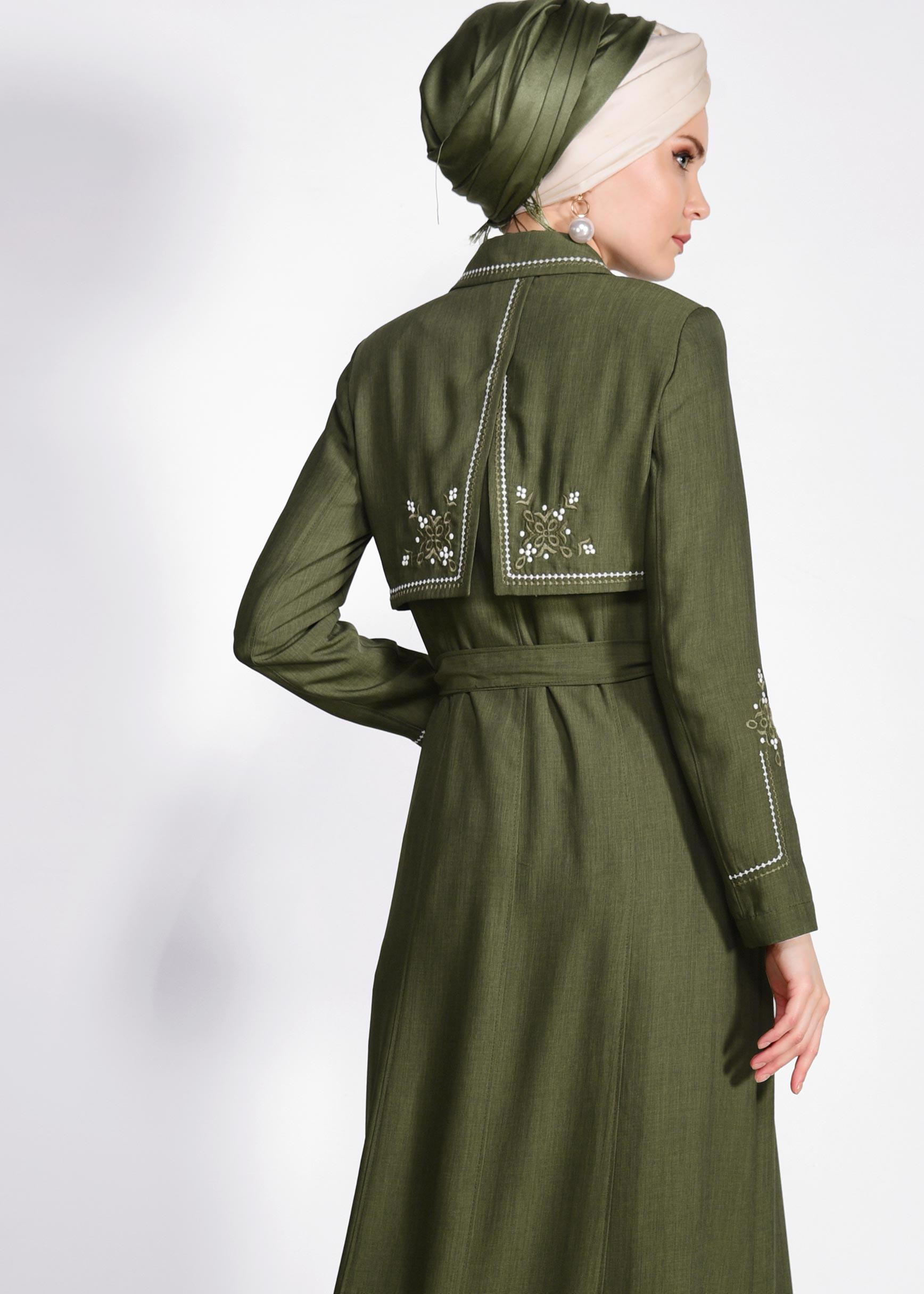 Tesettür giyim HAKİ KOLLARI VE SIRTI NAKIŞLI PARDESÜ 1283 