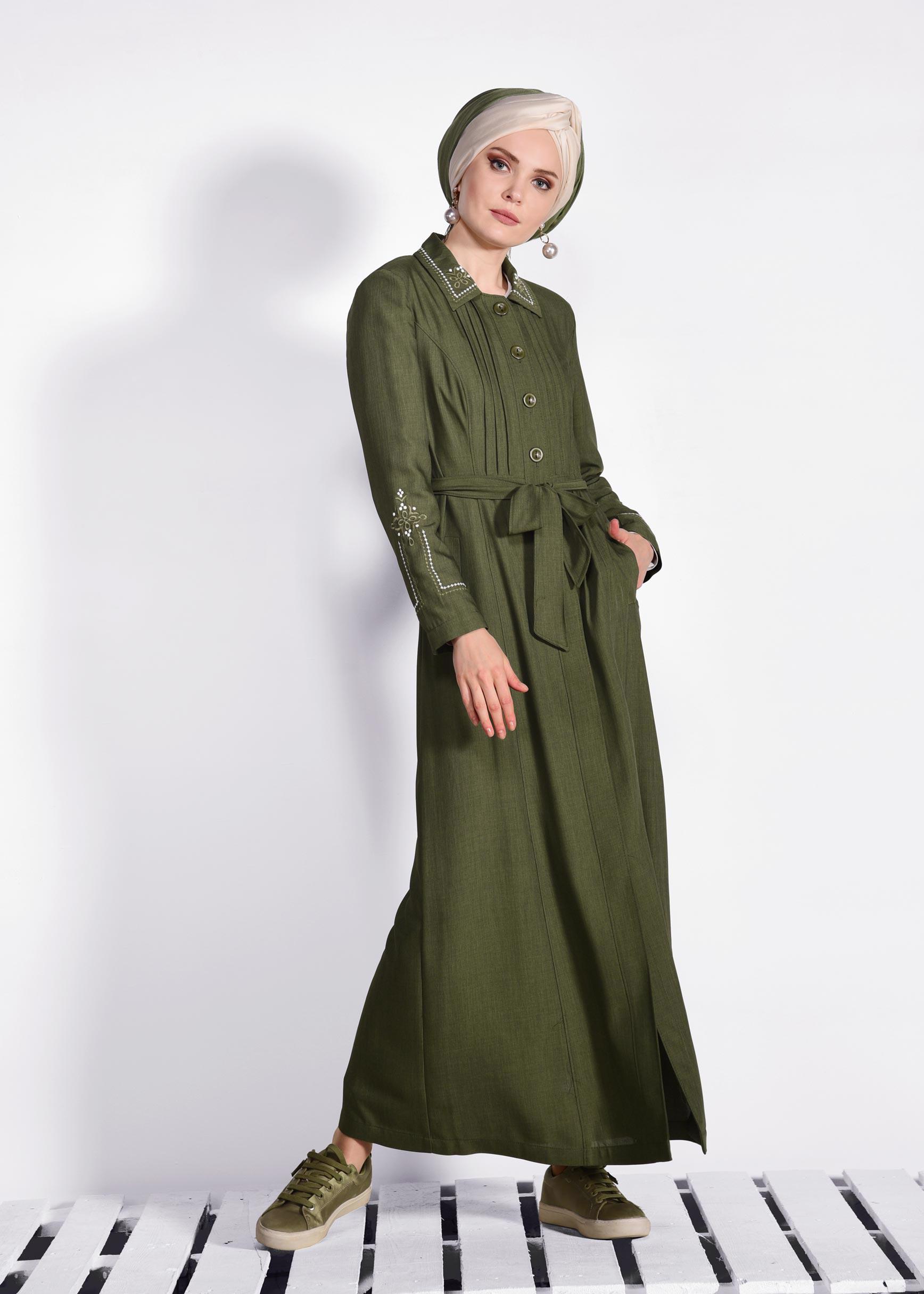 Tesettür giyim HAKİ KOLLARI VE SIRTI NAKIŞLI PARDESÜ 1283 