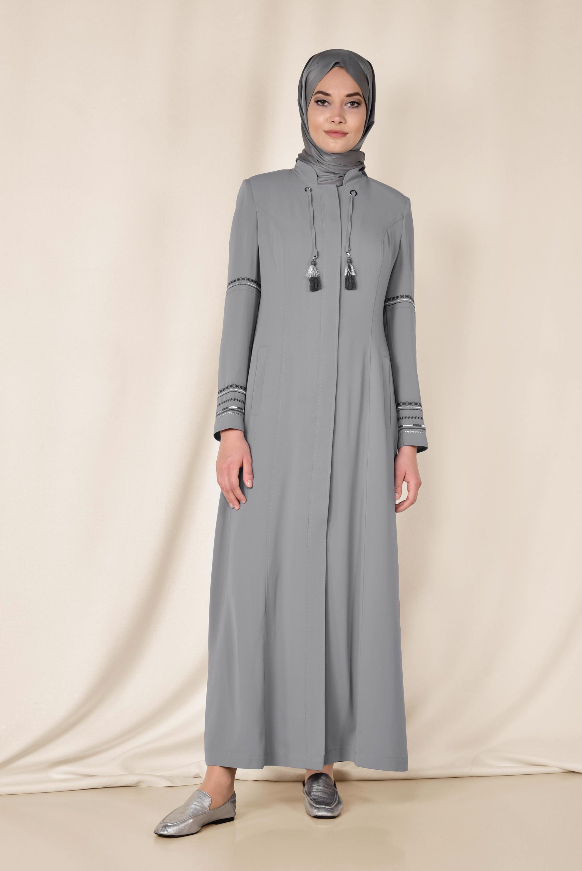 Tesettür giyim GRİ NAKIŞLI PÜSKÜL DETAYLI PARDESÜ 1417
