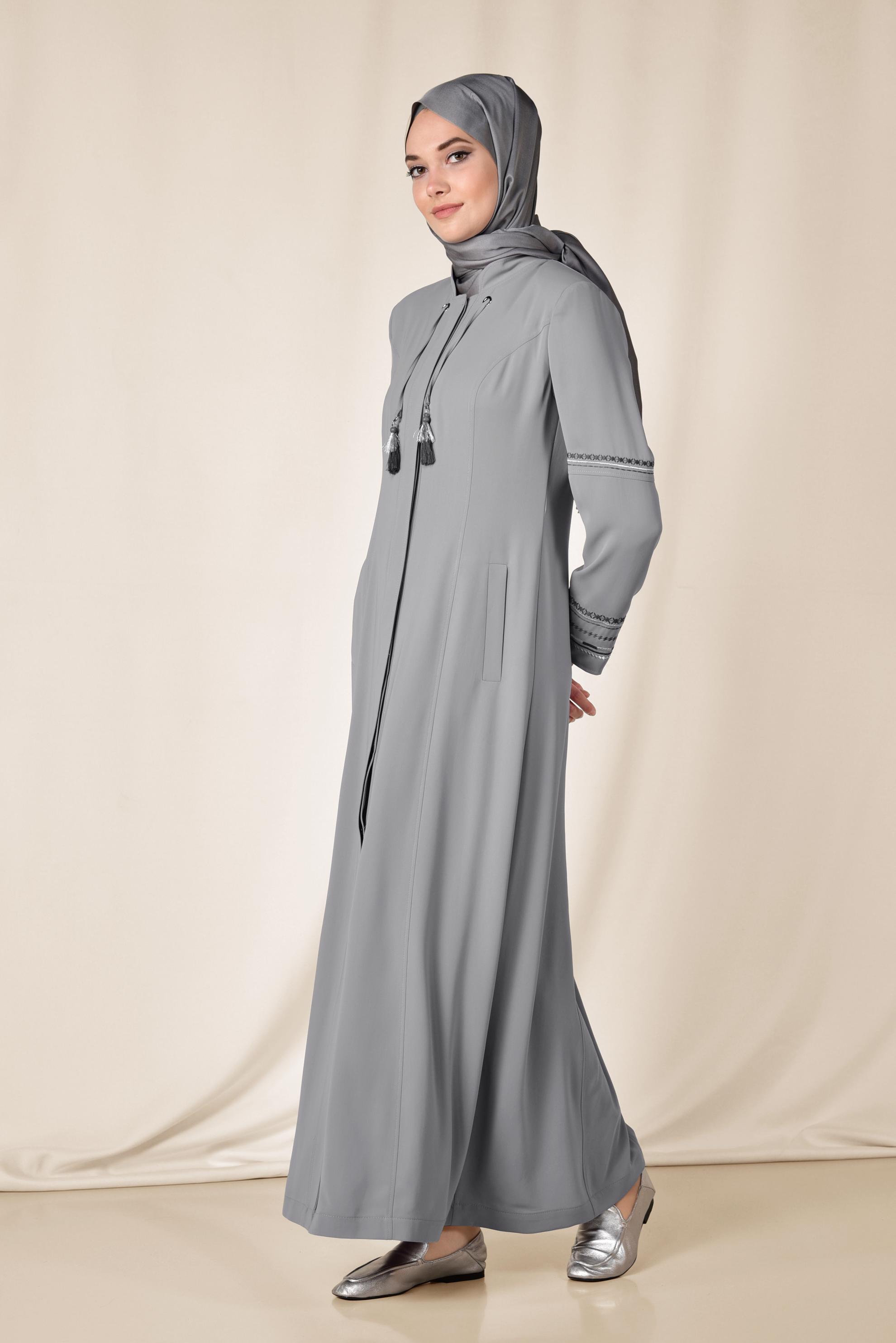 Tesettür giyim GRİ NAKIŞLI PÜSKÜL DETAYLI PARDESÜ 1417