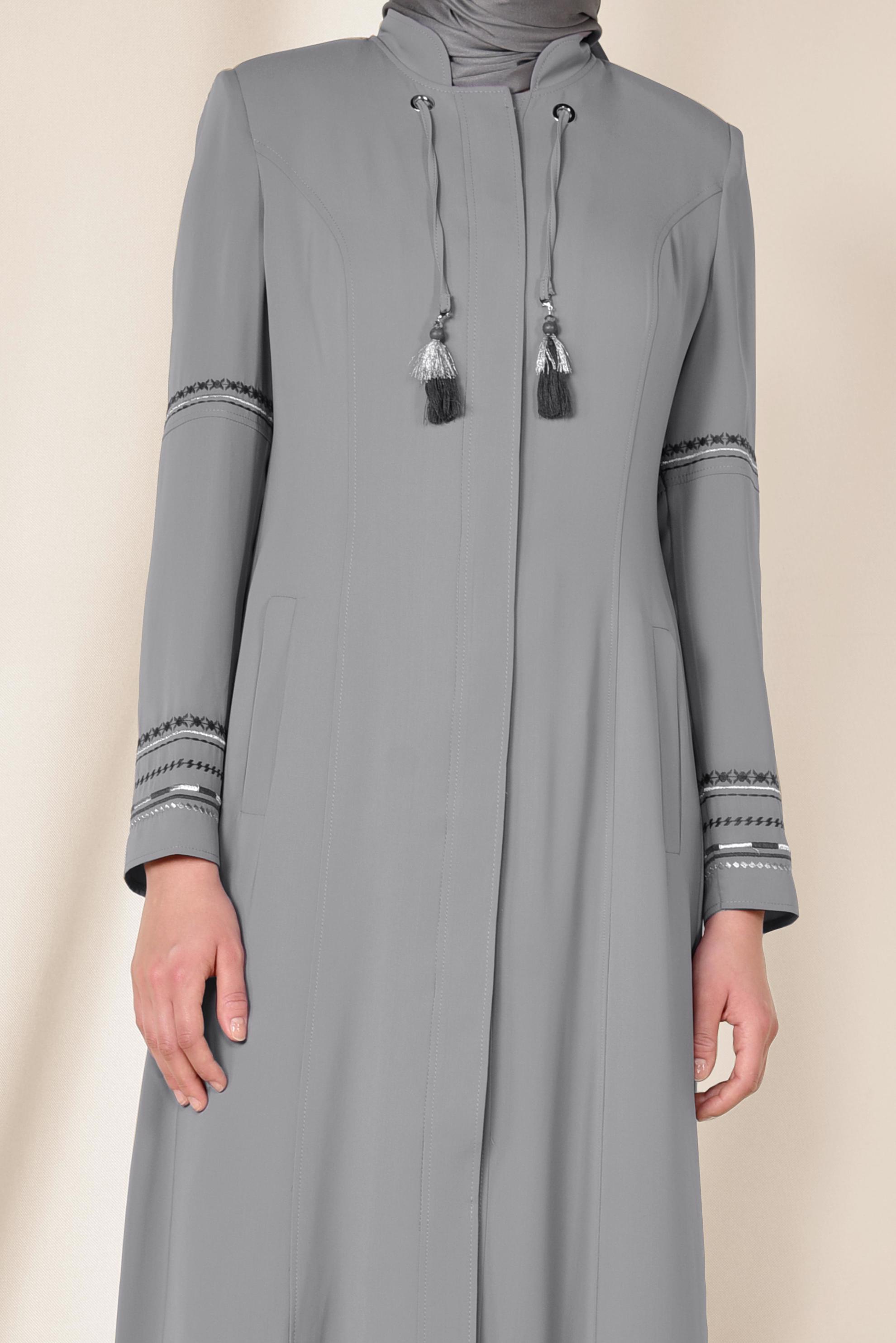 Tesettür giyim GRİ NAKIŞLI PÜSKÜL DETAYLI PARDESÜ 1417