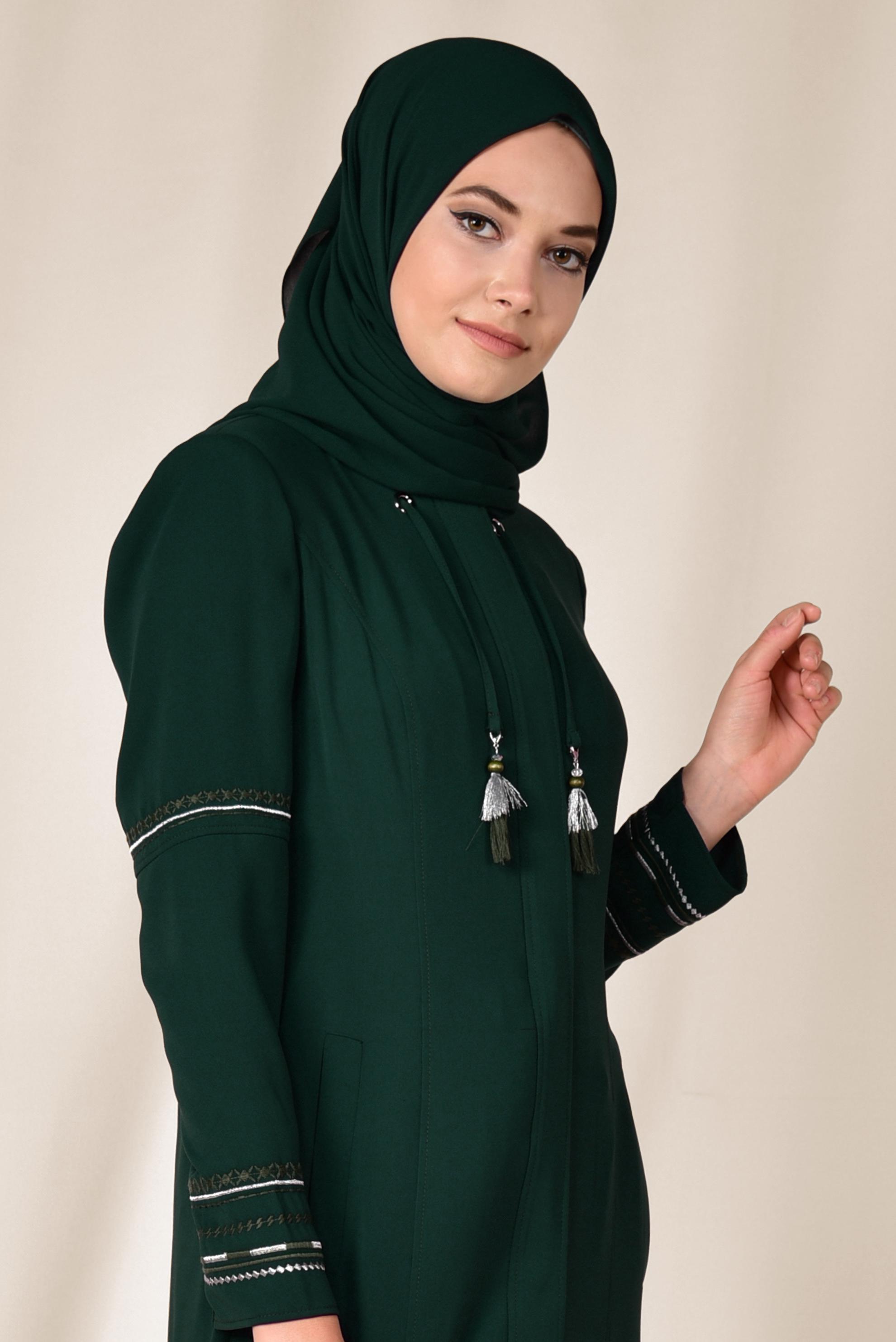 Tesettür giyim YEŞİL NAKIŞLI PÜSKÜL DETAYLI PARDESÜ 1417