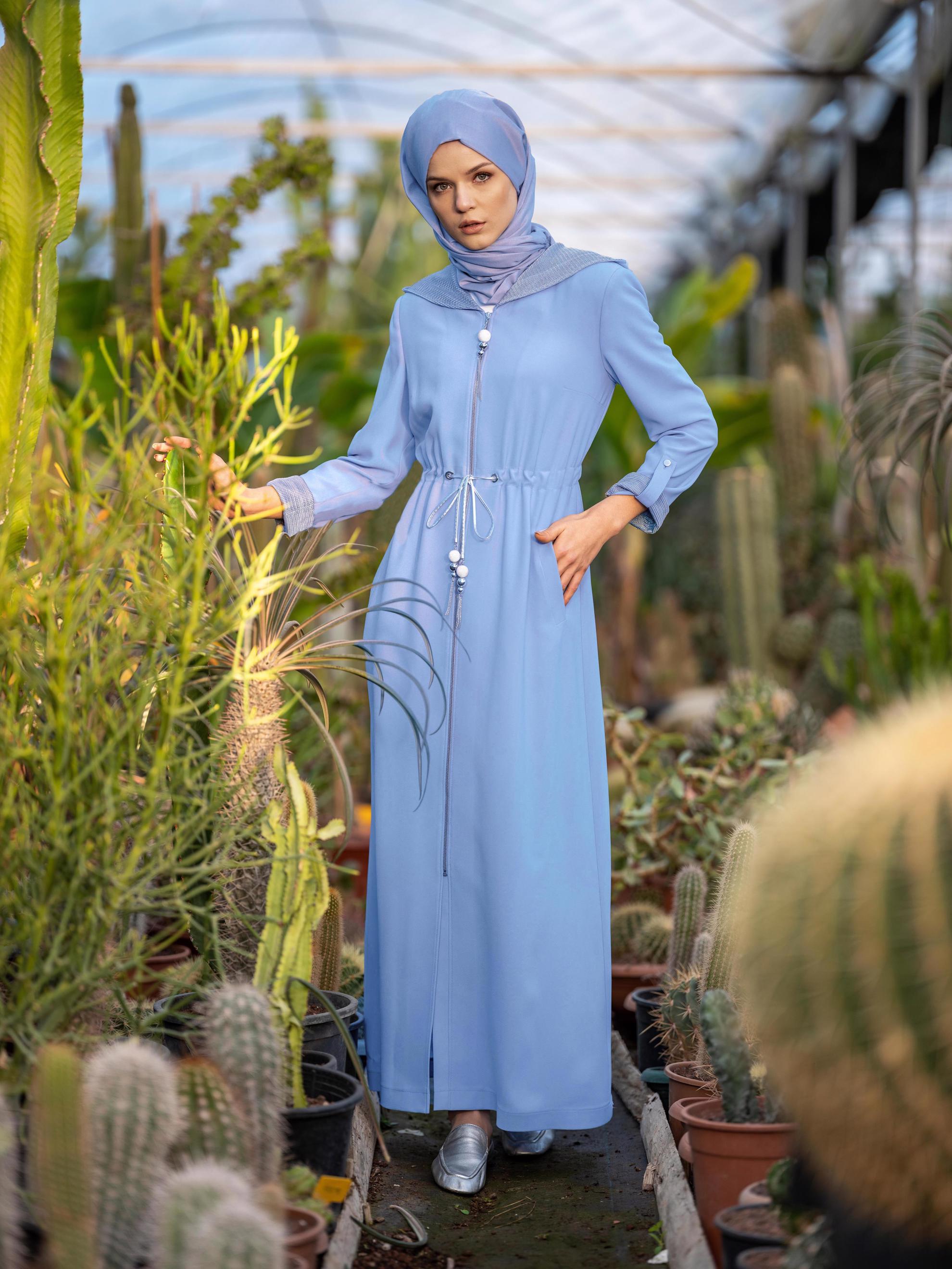 Tesettür giyim MAVİ BELİ BÜZGÜLÜ KAPÜŞONLU PARDESÜ 1420