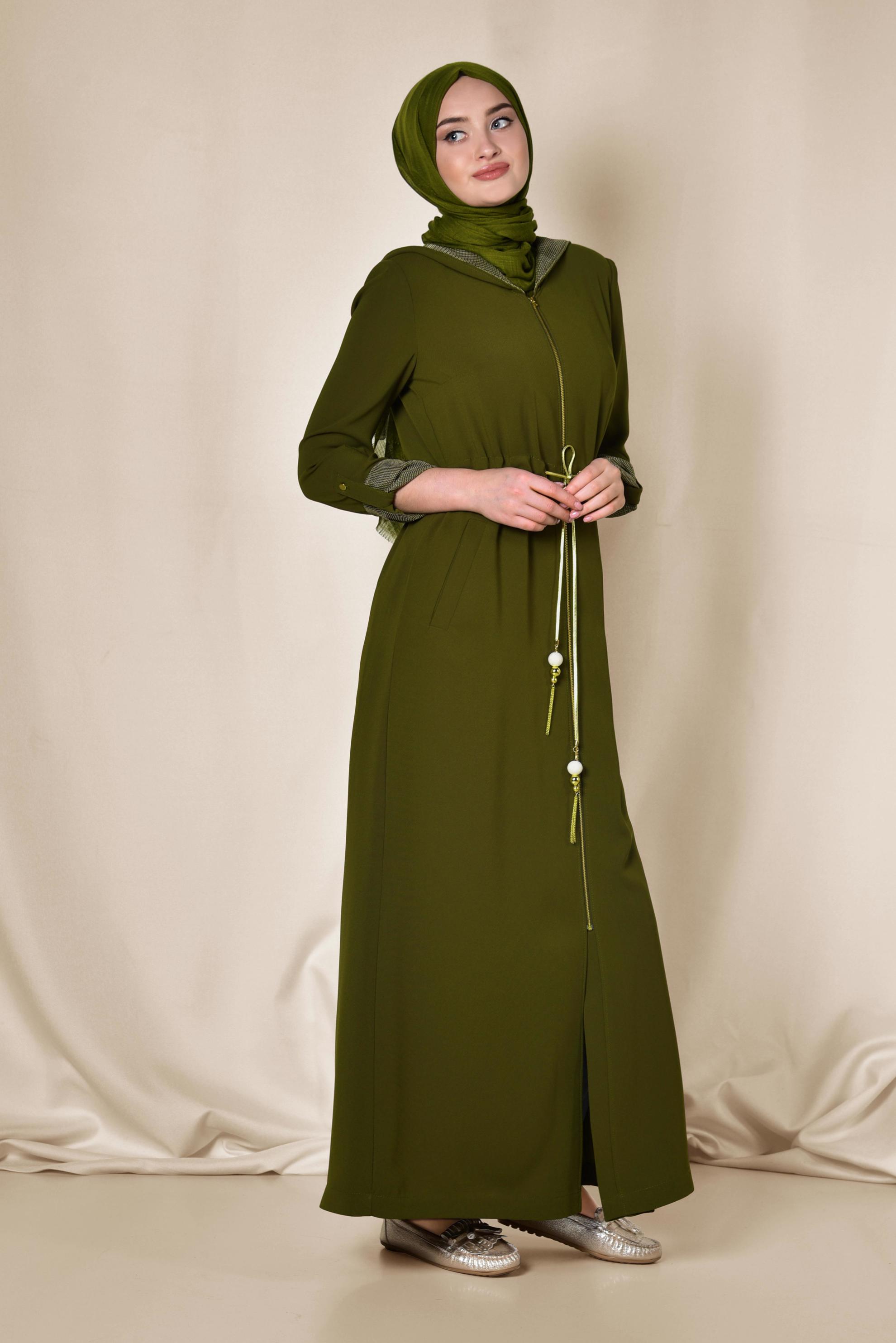 Tesettür giyim HAKİ BELİ BÜZGÜLÜ KAPÜŞONLU PARDESÜ 1420