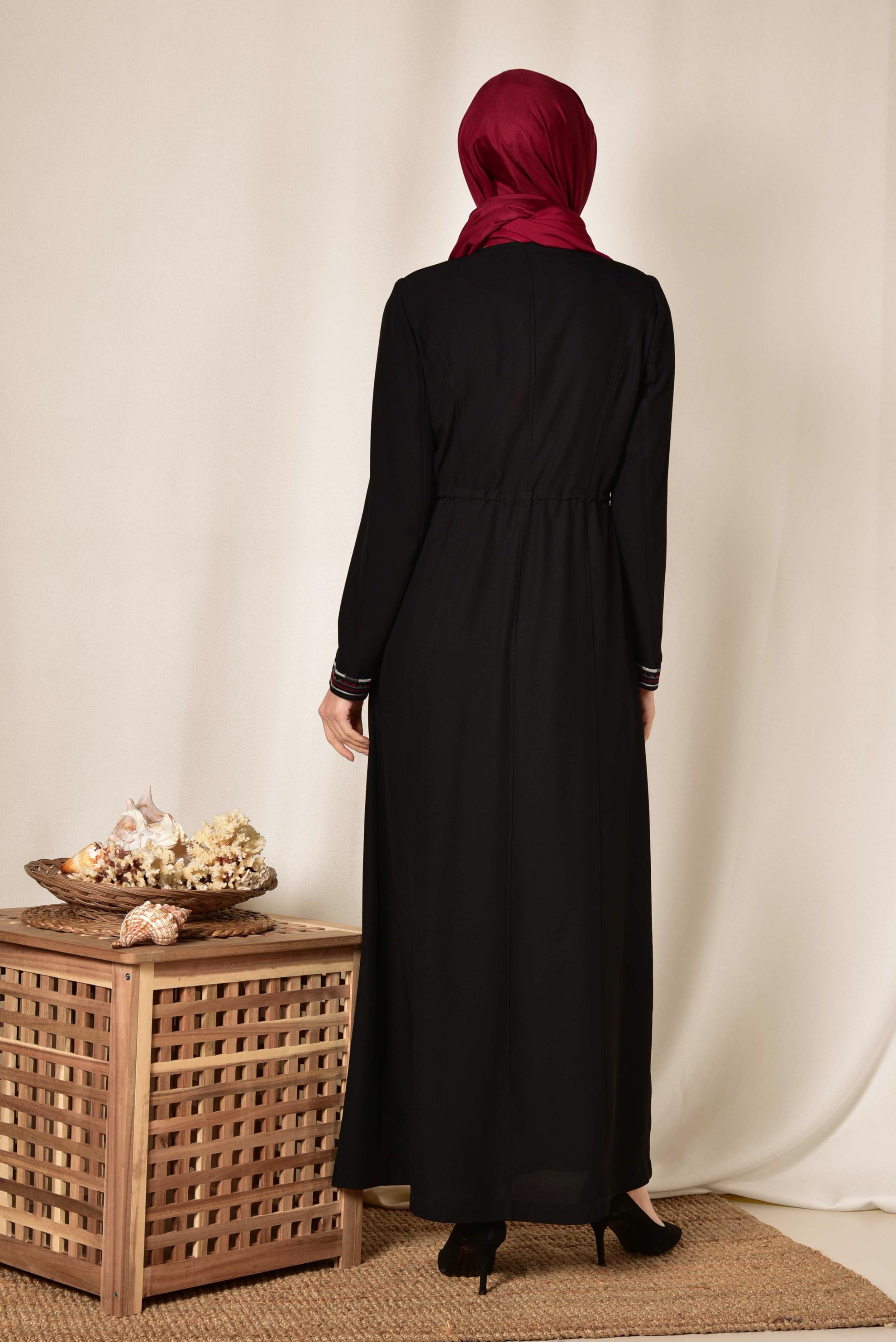 Tesettür giyim SİYAH BELDEN BAĞCIKLI PÜSKÜL DETAYLI PARDESÜ 1423