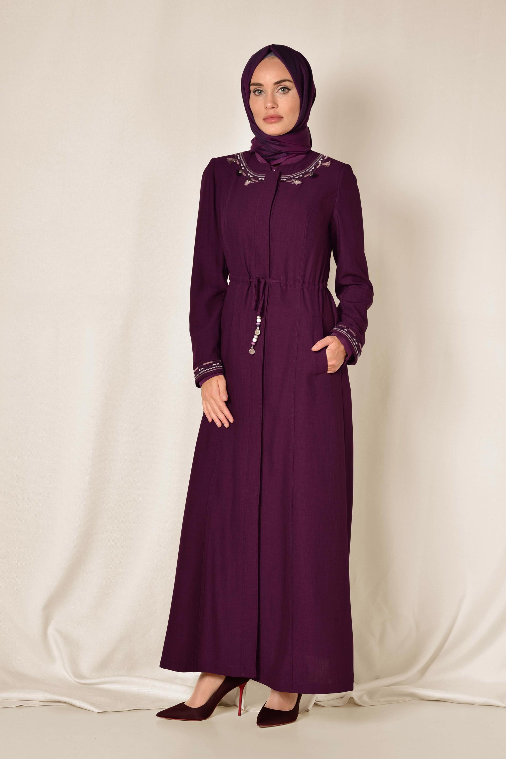 Tesettür giyim MOR BELDEN BAĞCIKLI PÜSKÜL DETAYLI PARDESÜ 1423