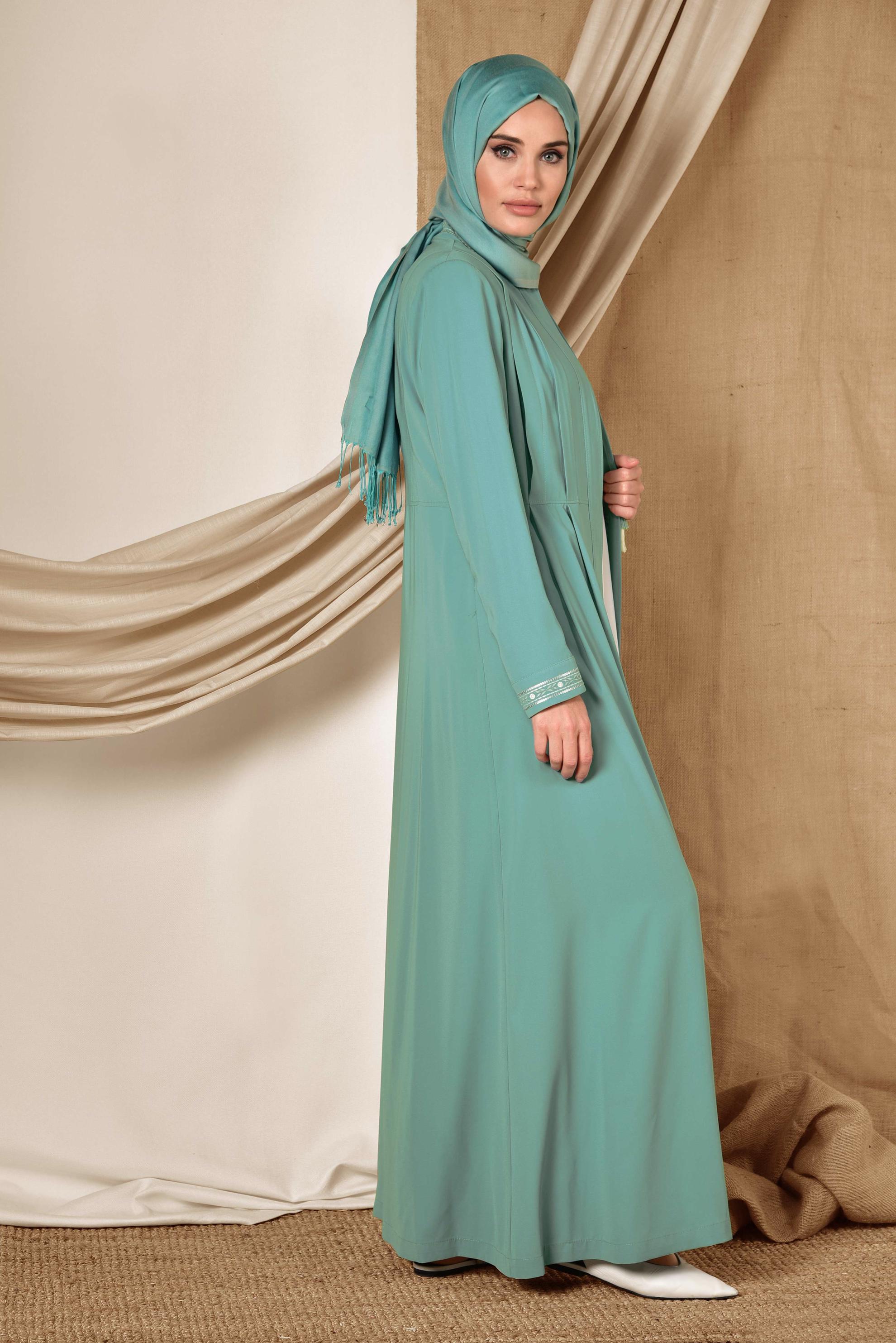 Tesettür giyim YEŞİL PİLELİ HAKİM YAKA PARDESÜ 1424