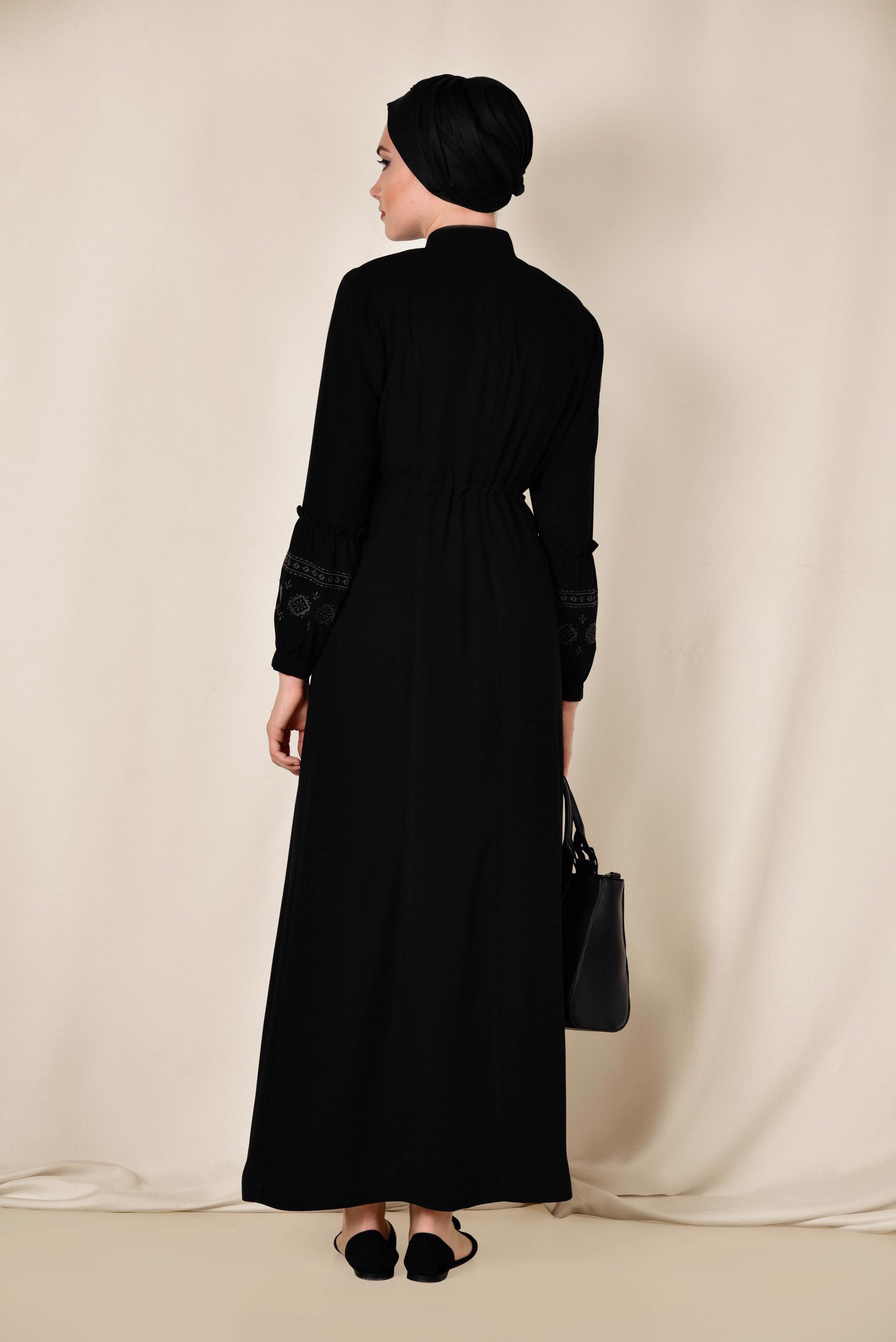 Tesettür giyim SİYAH HAKİM YAKA İŞLEMELİ PARDESÜ 1427