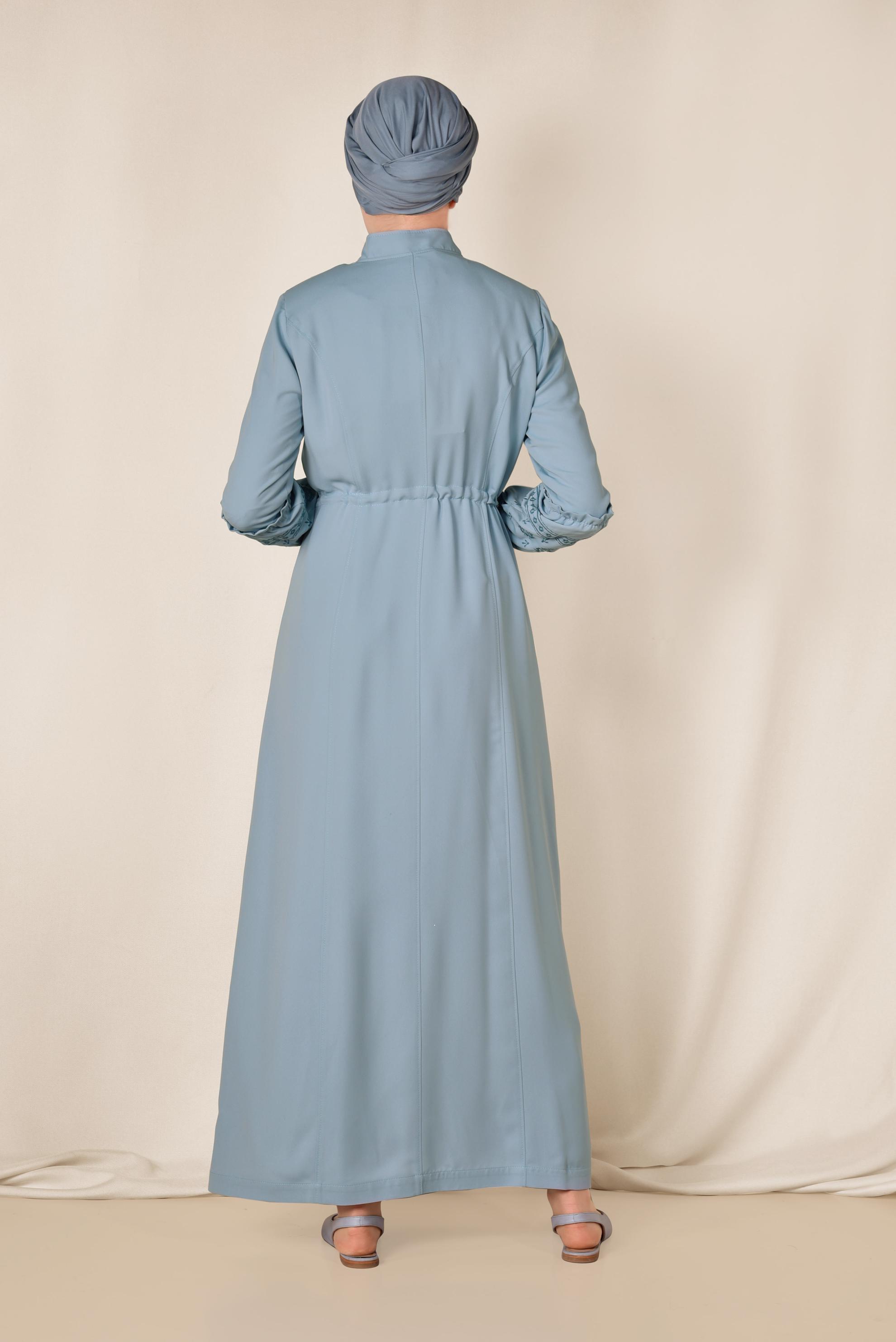 Tesettür giyim MAVİ HAKİM YAKA İŞLEMELİ PARDESÜ 1427