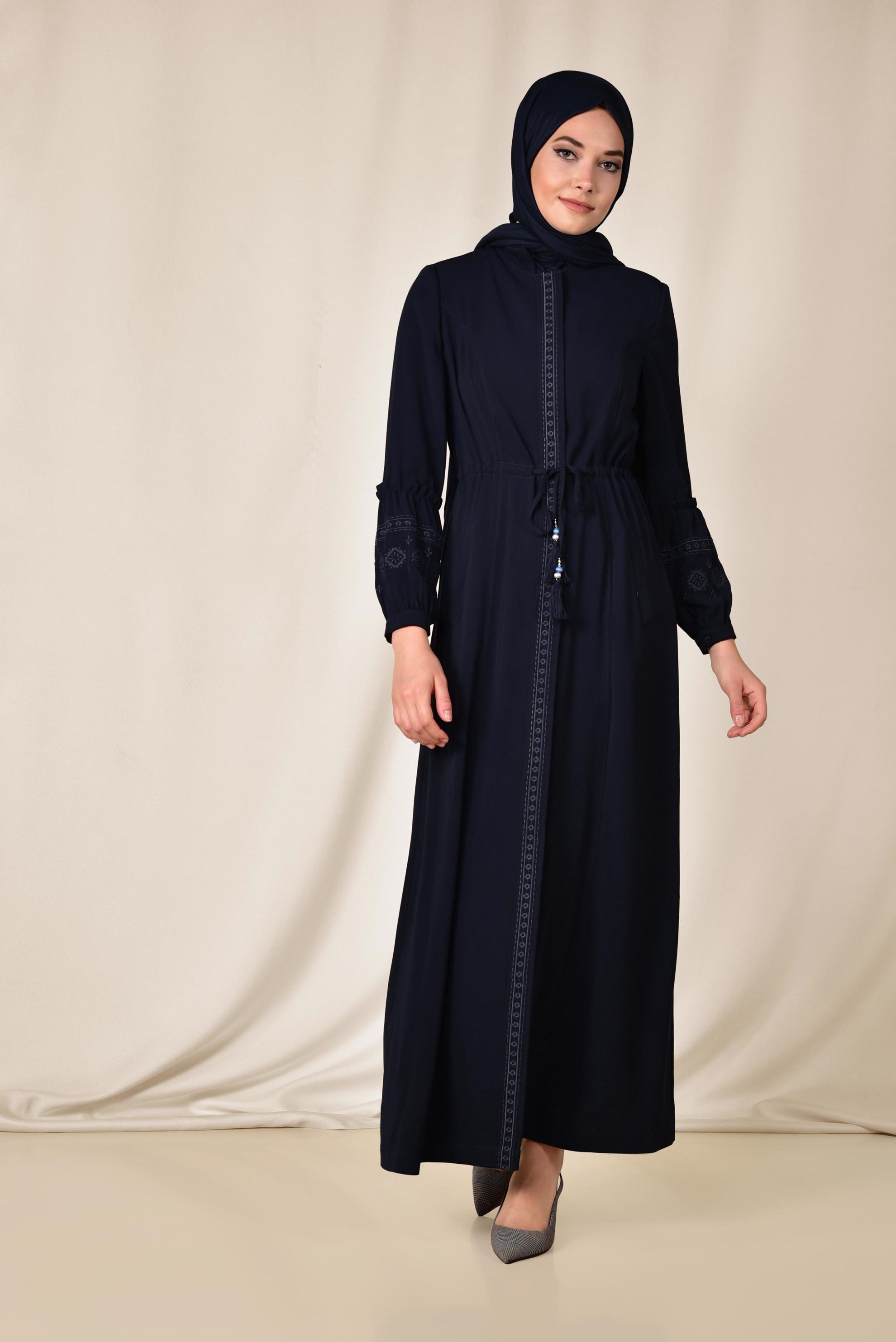 Tesettür giyim LACİVERT HAKİM YAKA İŞLEMELİ PARDESÜ 1427