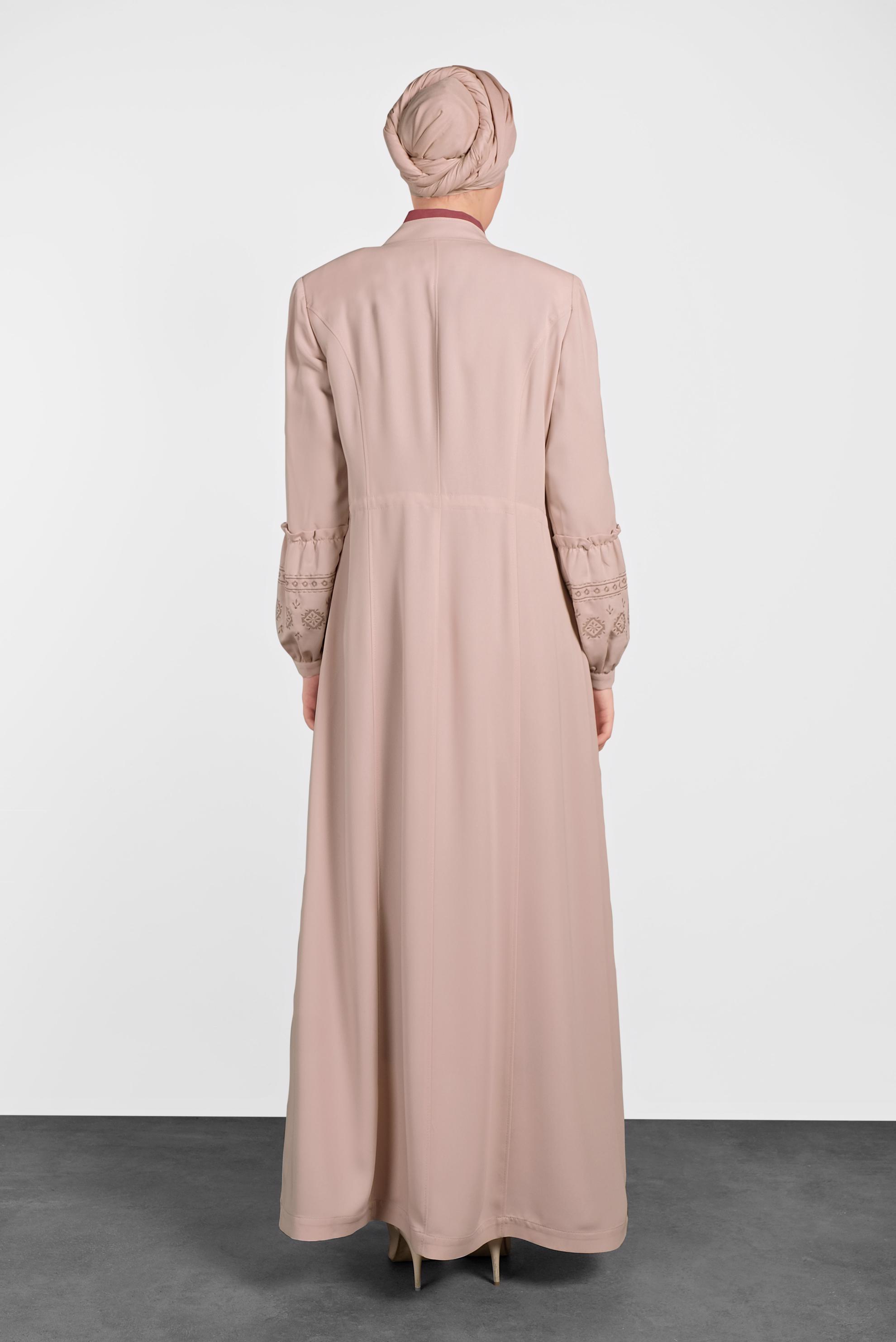 Tesettür giyim PUDRA HAKİM YAKA İŞLEMELİ PARDESÜ 1427