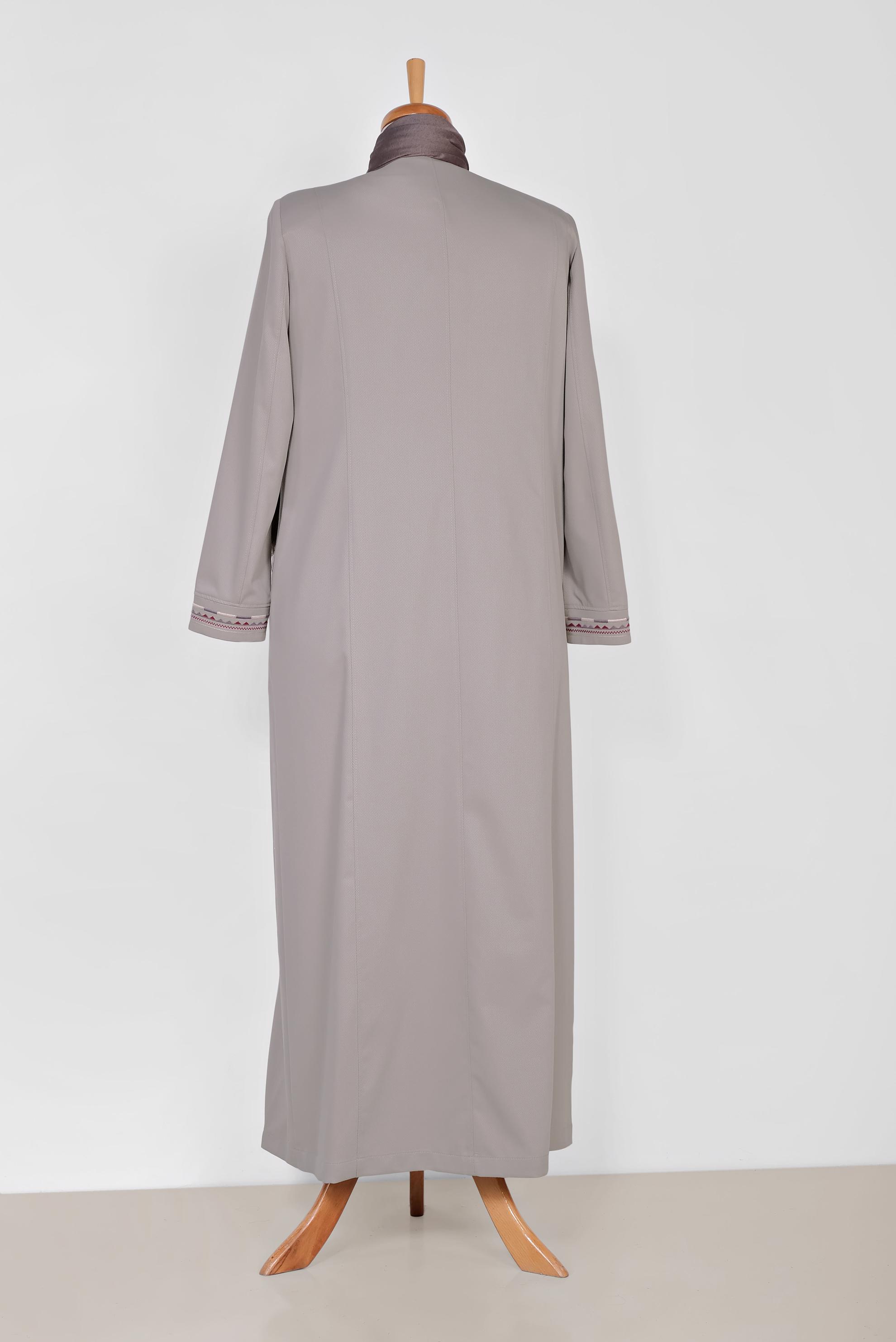 Tesettür giyim BEJ YAKA VE MANŞET NAKIŞLI PARDESÜ 1430 