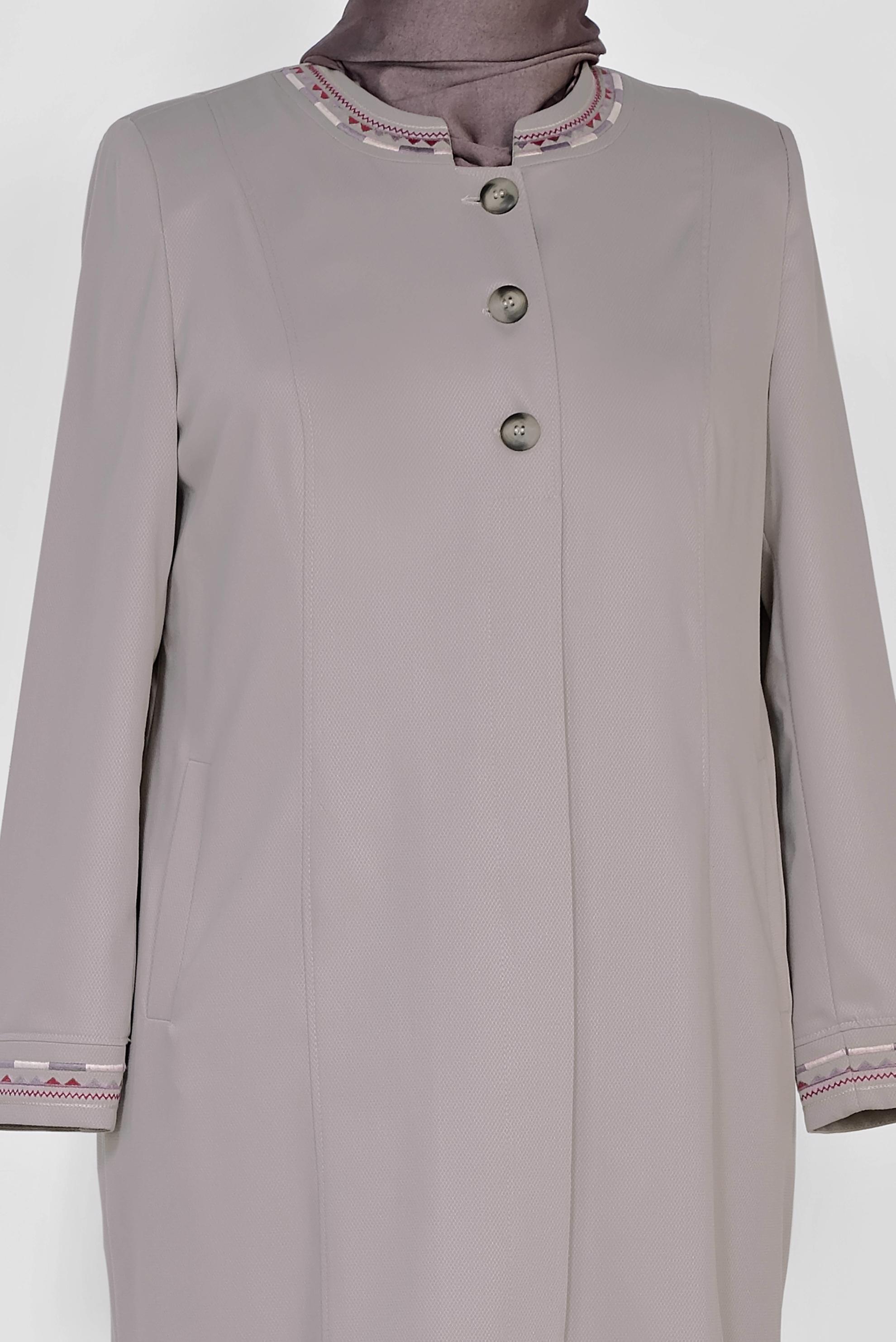 Tesettür giyim BEJ YAKA VE MANŞET NAKIŞLI PARDESÜ 1430 