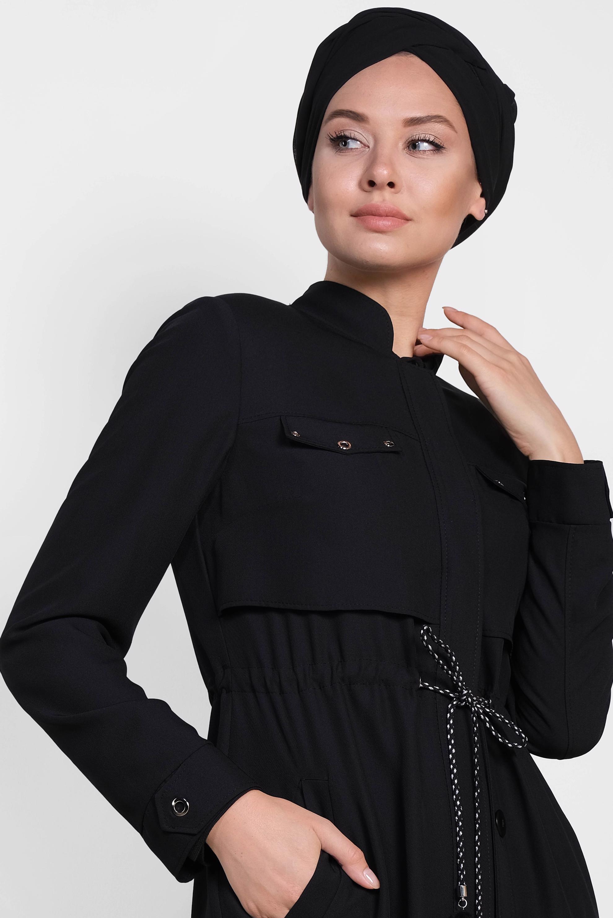 Tesettür giyim SİYAH BELİ BÜZGÜLÜ GİZLİ DÜĞMELİ PARDESÜ 1439