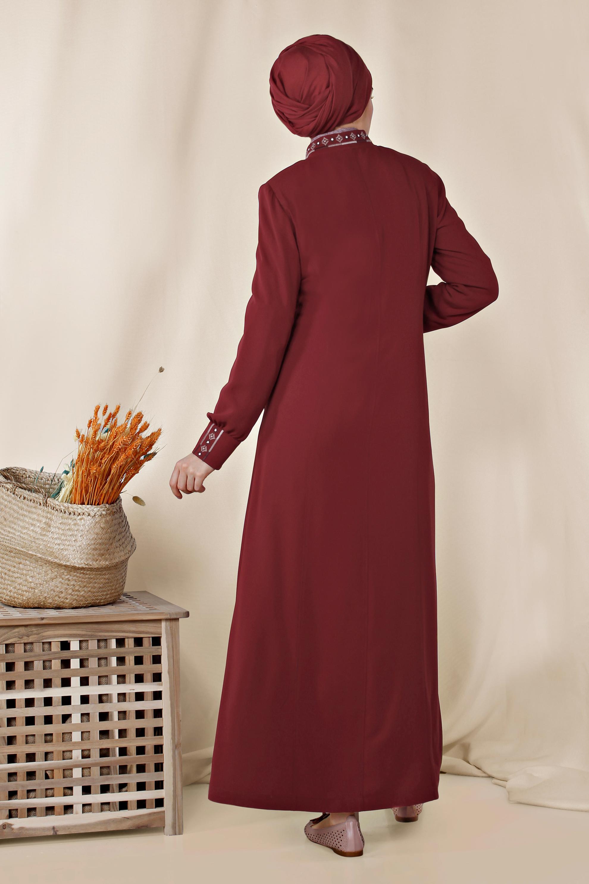 Tesettür giyim BORDO YAKASI VE MANŞETLERİ NAKIŞLI PARDESÜ 1451