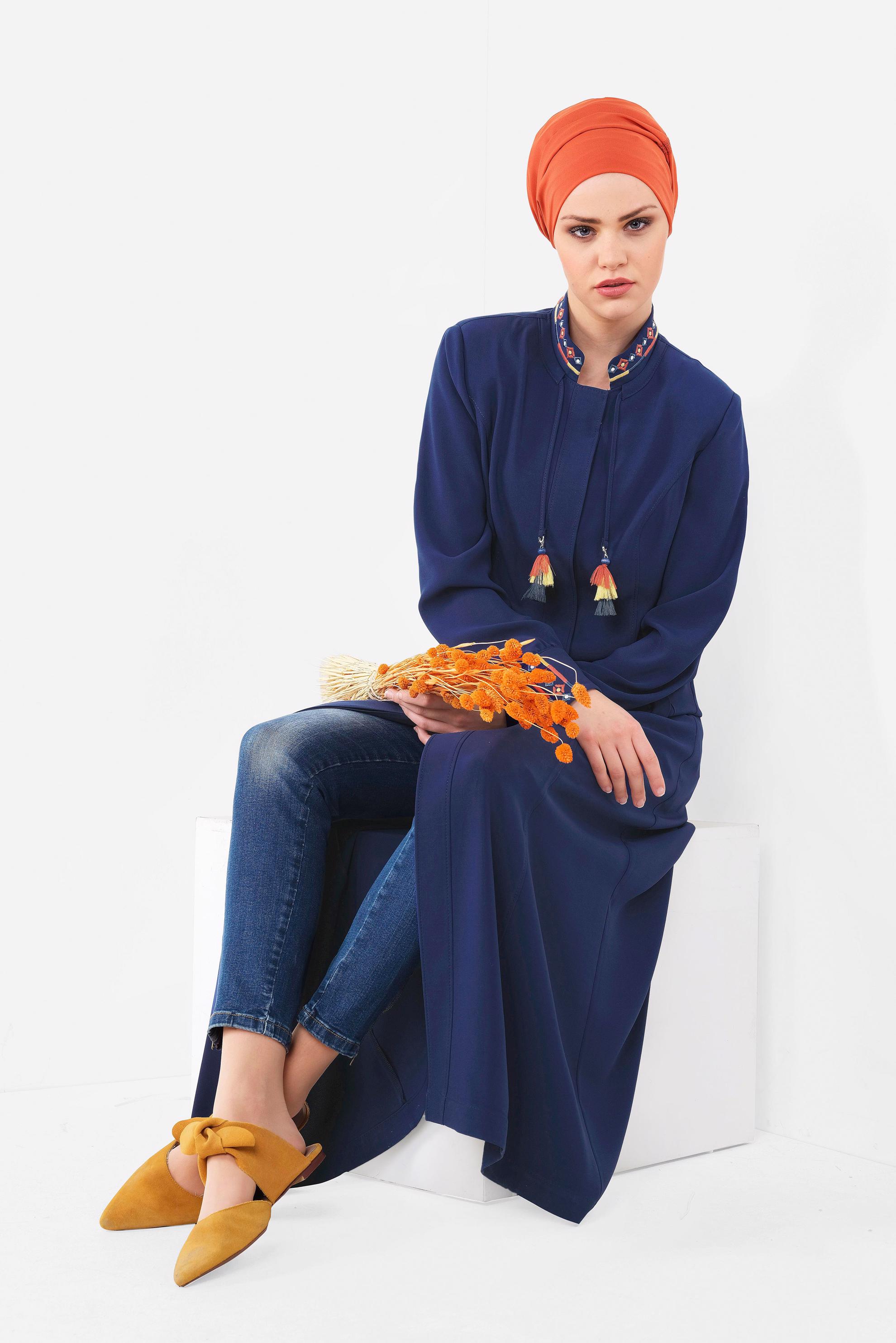 Tesettür giyim LACİVERT YAKASI VE MANŞETLERİ NAKIŞLI PARDESÜ 1451