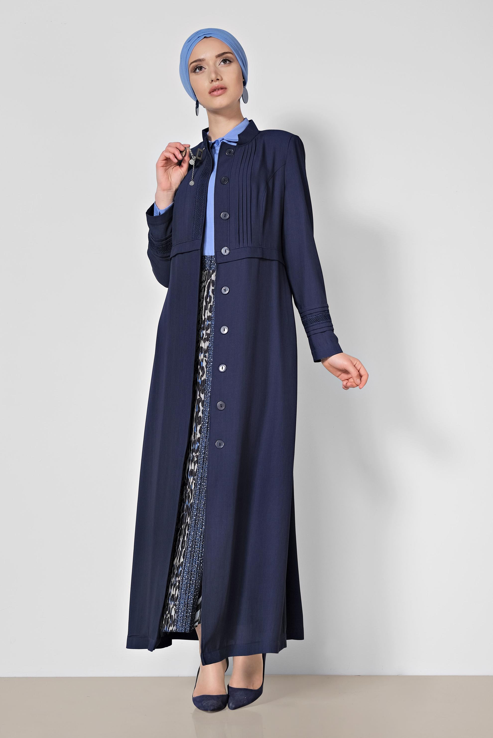 Tesettür giyim LACİVERT GİZLİ DÜĞMELİ YAKASI BROŞLU PARDESÜ 1454