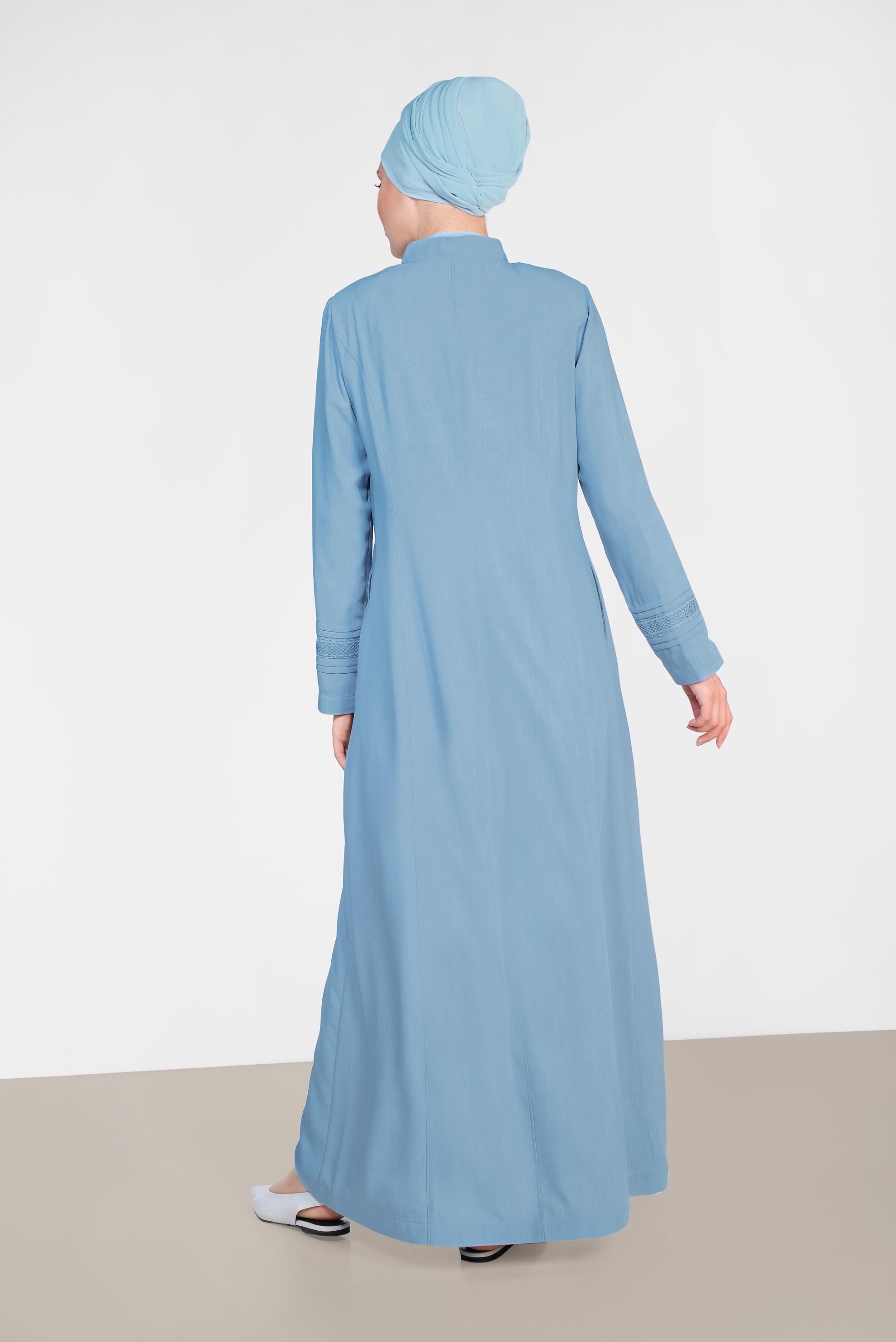 Tesettür giyim MAVİ GİZLİ DÜĞMELİ YAKASI BROŞLU PARDESÜ 1454