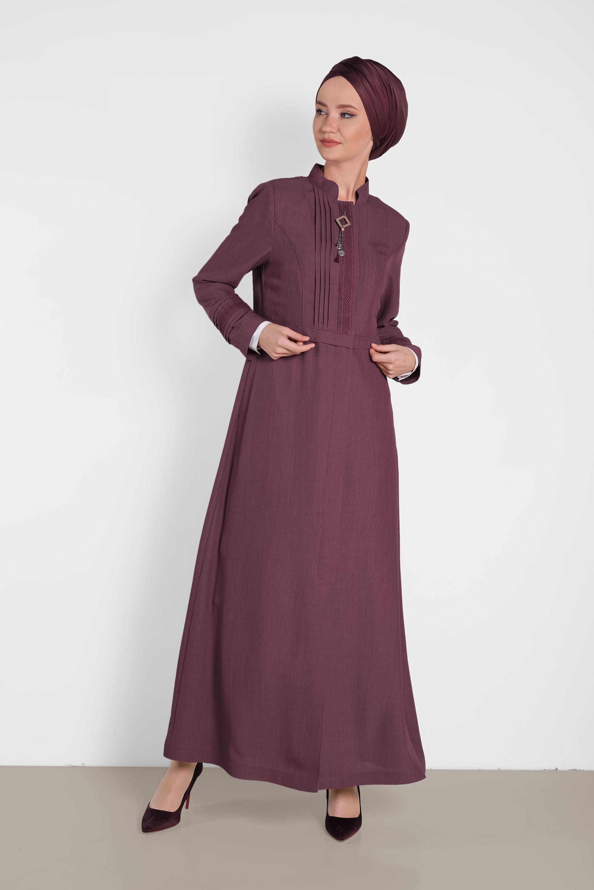 Tesettür giyim PEMBE GİZLİ DÜĞMELİ YAKASI BROŞLU PARDESÜ 1454