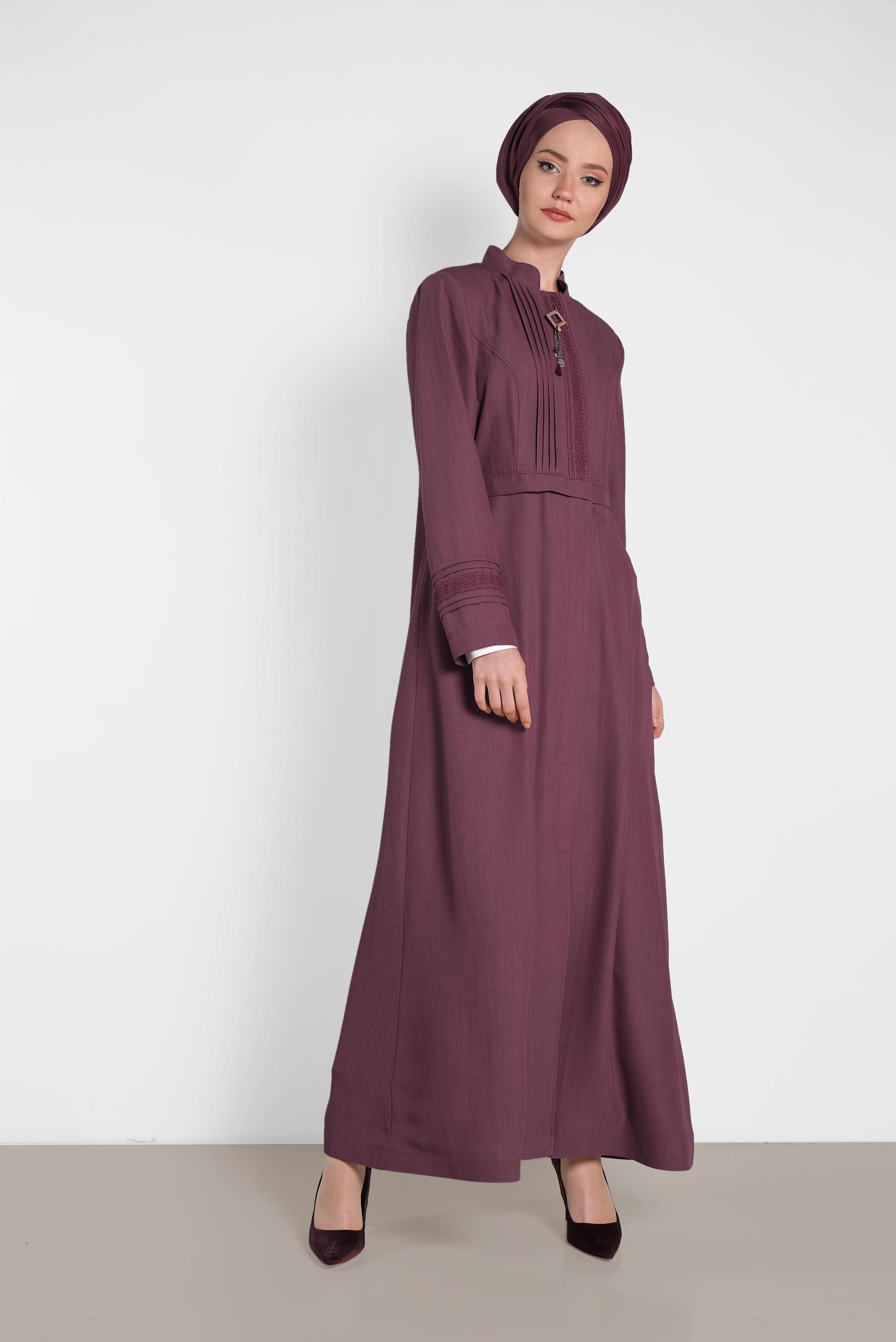 Tesettür giyim PEMBE GİZLİ DÜĞMELİ YAKASI BROŞLU PARDESÜ 1454