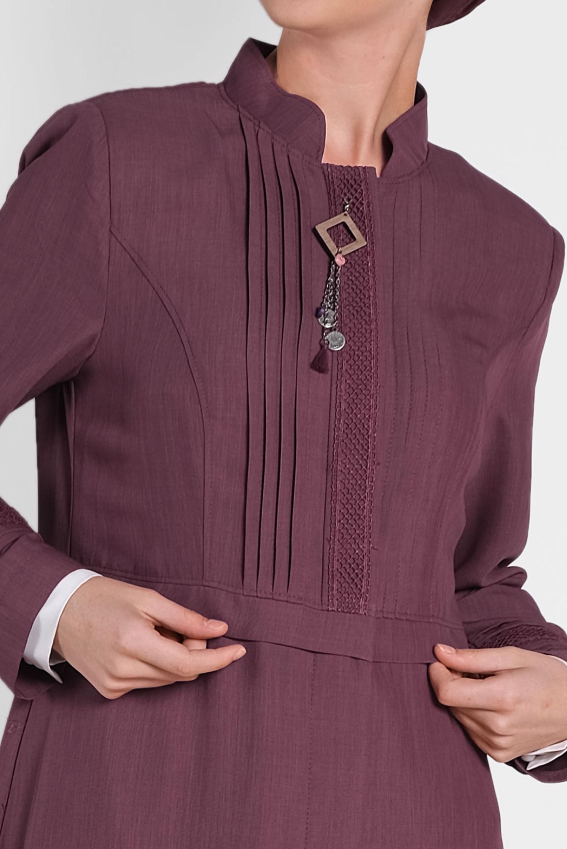 Tesettür giyim PEMBE GİZLİ DÜĞMELİ YAKASI BROŞLU PARDESÜ 1454