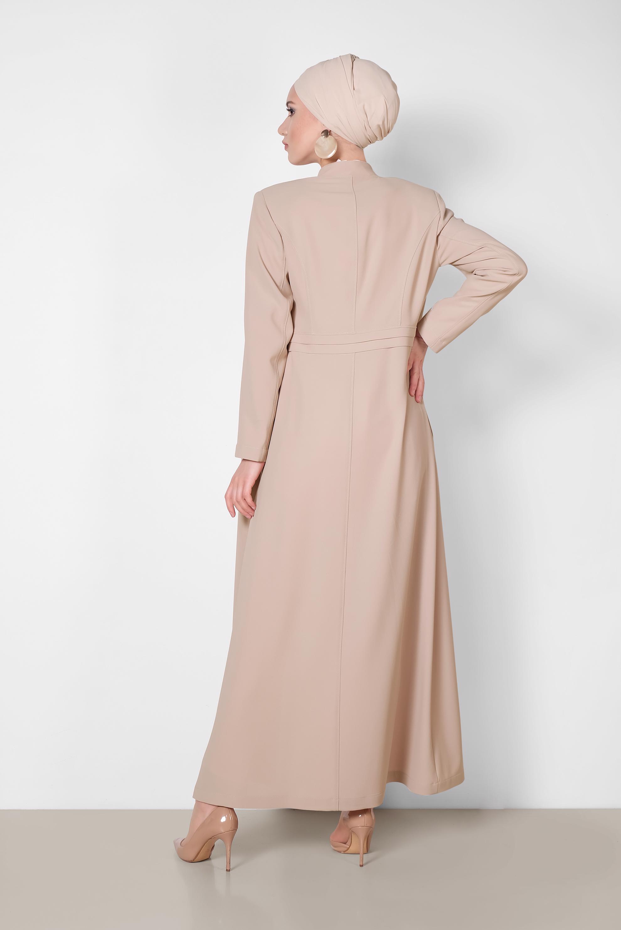 Tesettür giyim BEJ HAKİM YAKA GİZLİ DÜĞMELİ PARDESÜ 1468
