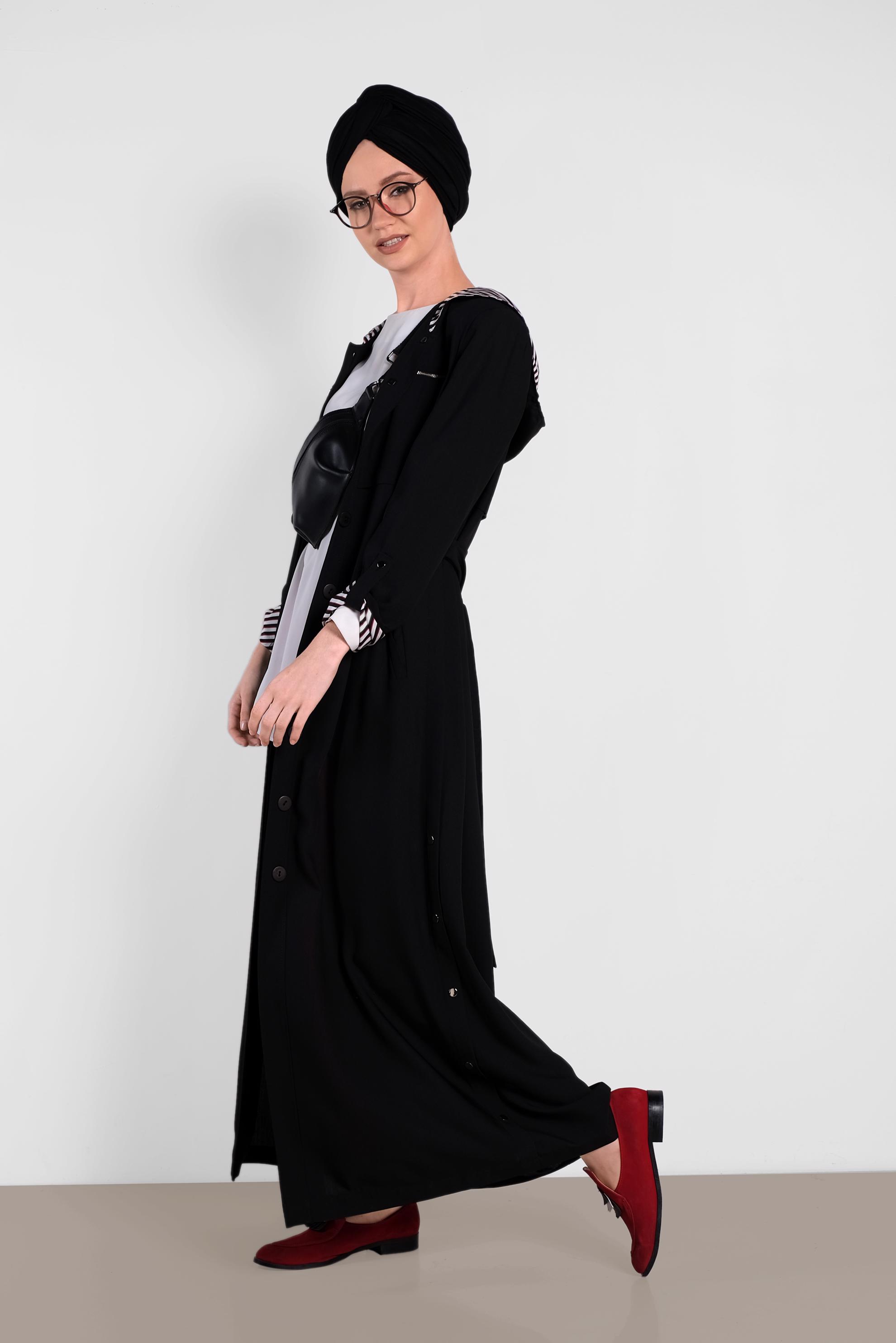 Tesettür giyim SİYAH BELİ KUŞAKLI KAPÜŞONLU PARDESÜ  1470