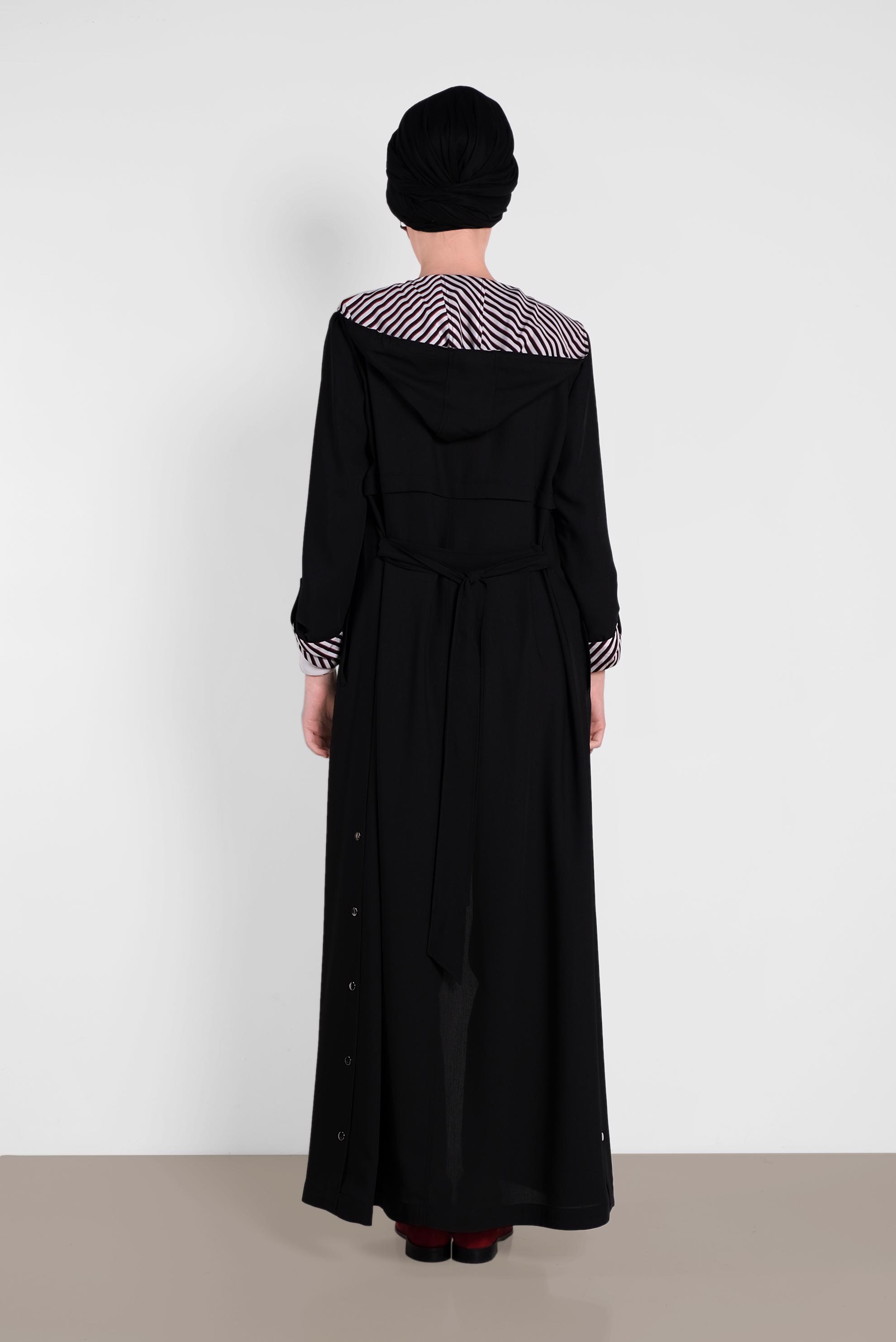 Tesettür giyim SİYAH BELİ KUŞAKLI KAPÜŞONLU PARDESÜ  1470