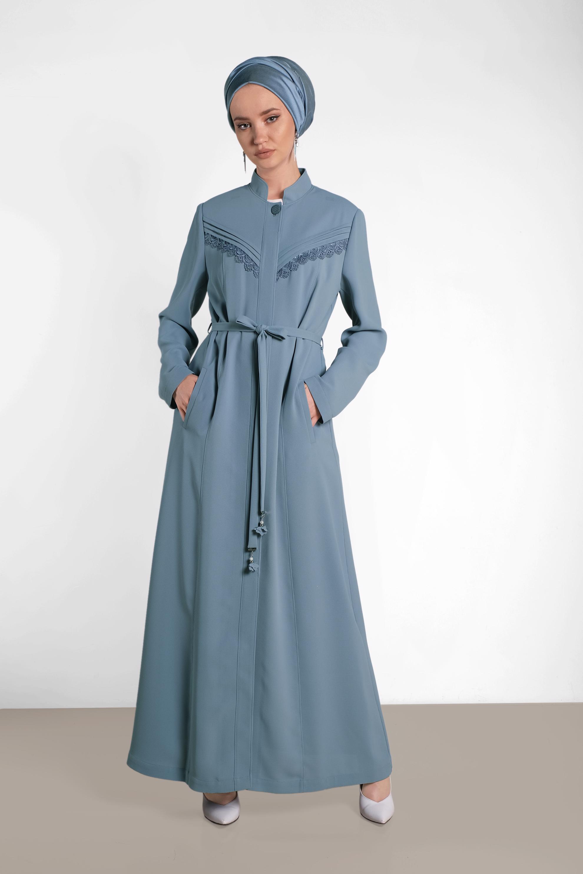 Tesettür giyim MAVİ GÜPÜR DETAYLI VE GİZLİ DÜĞMELİ PARDESÜ 1471