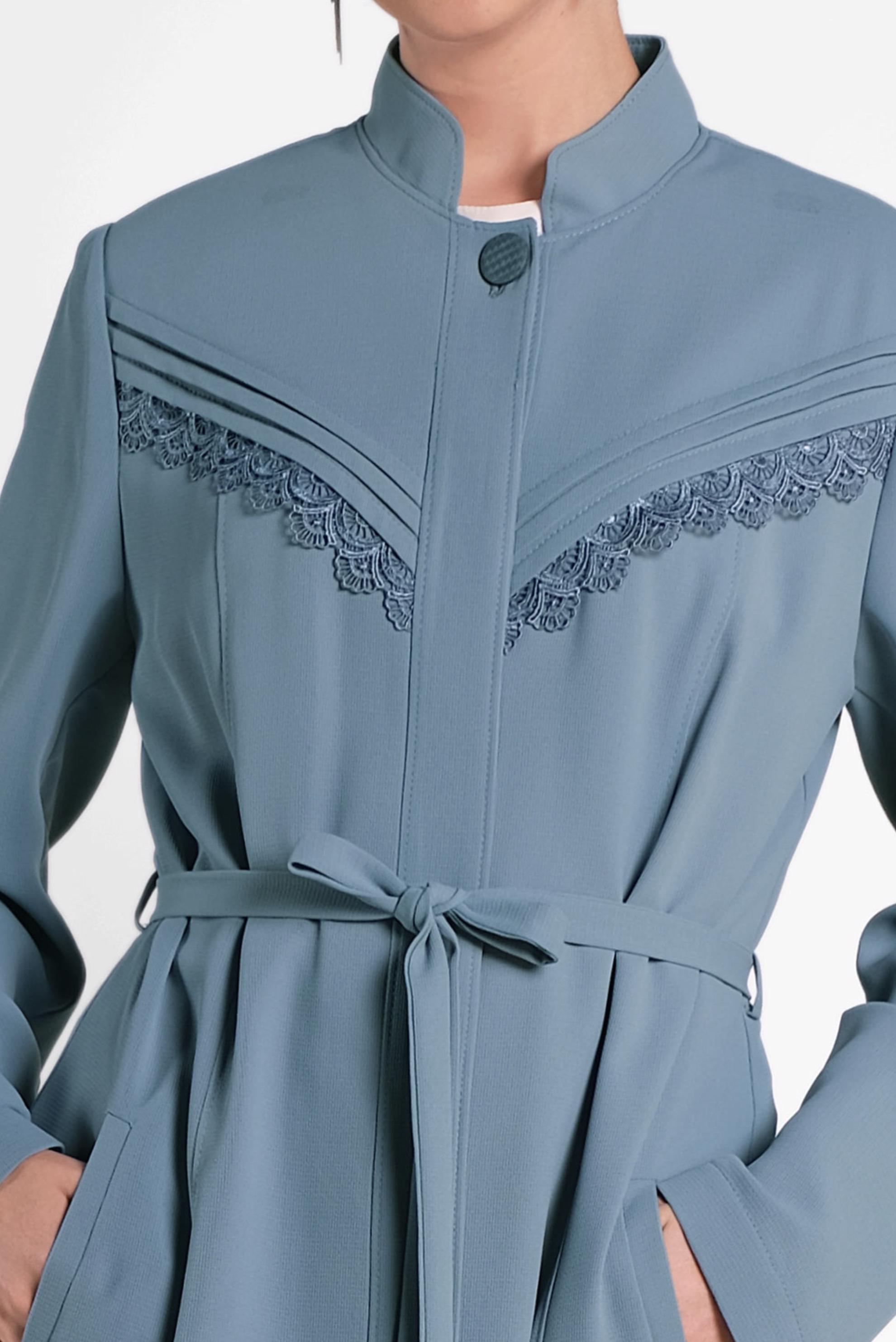 Tesettür giyim MAVİ GÜPÜR DETAYLI VE GİZLİ DÜĞMELİ PARDESÜ 1471