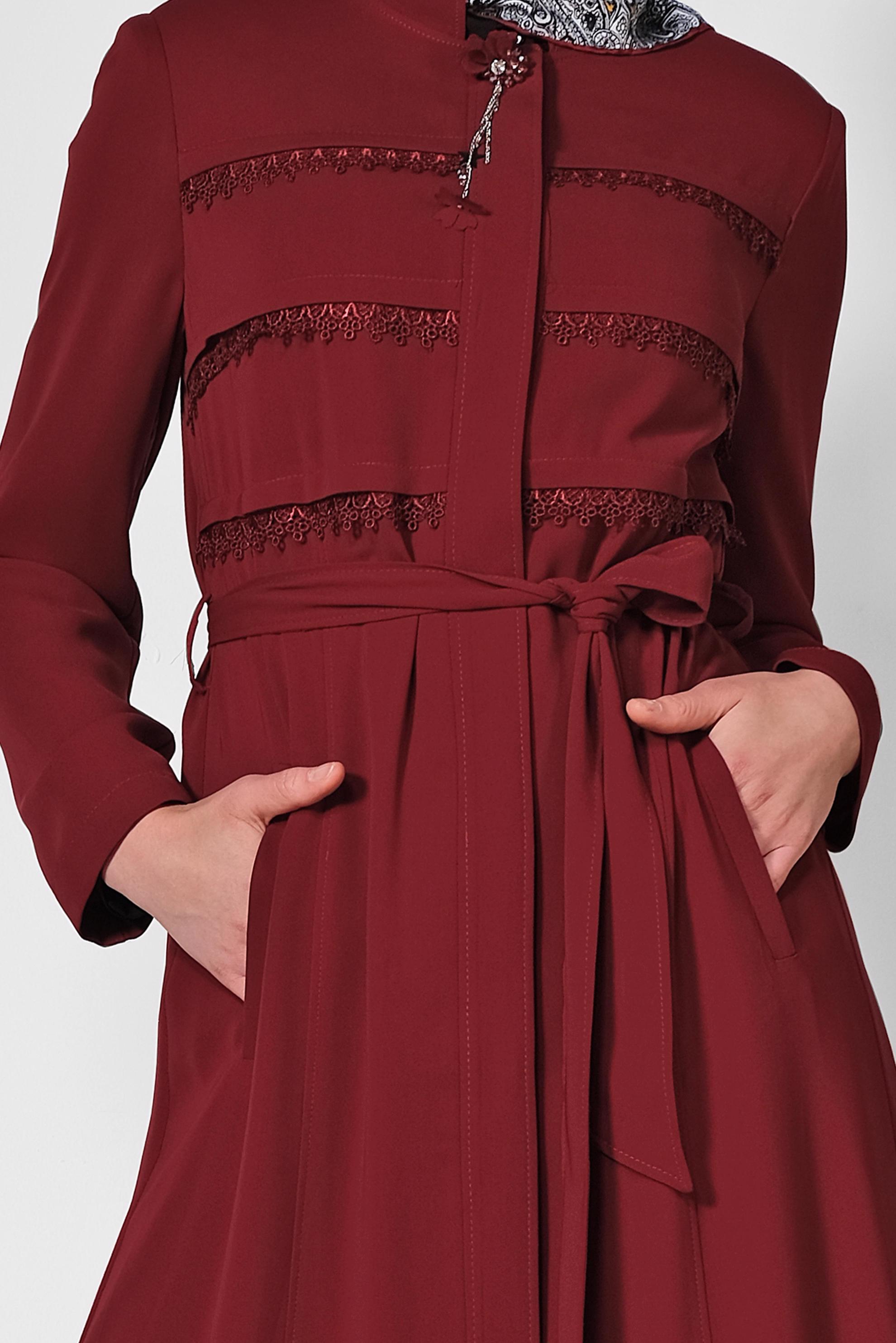 Tesettür giyim BORDO DANTEL DETAYLI ÖNDEN DÜĞMELİ PARDESÜ 1472