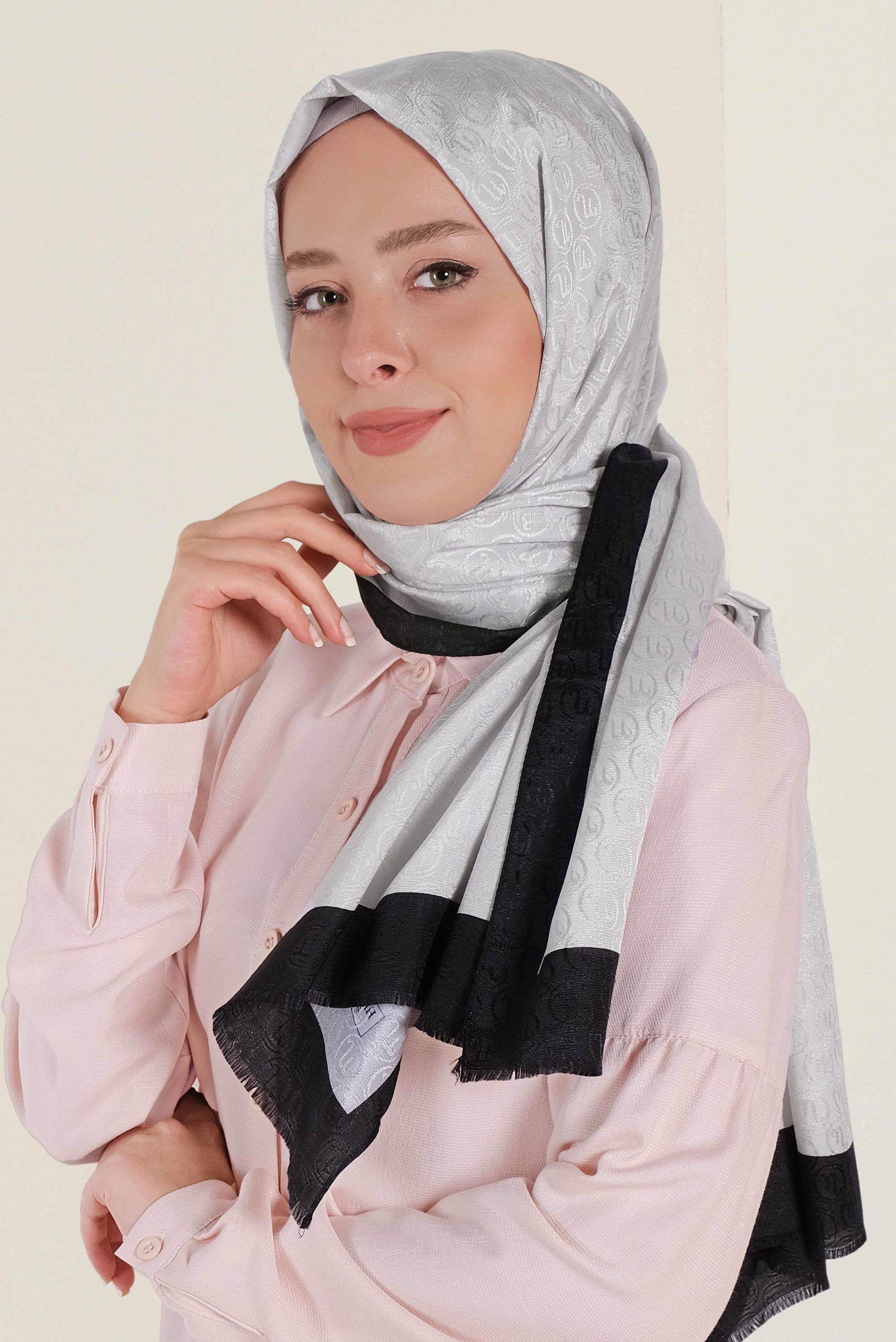 Tesettür giyim GÜMÜŞ ALVİNA MONOGRAM ŞAL 9997