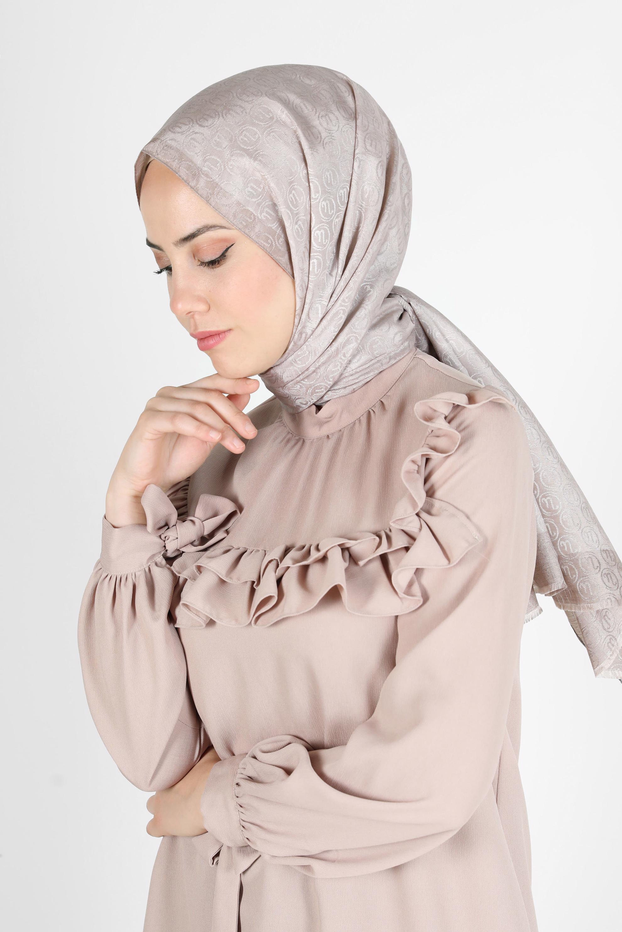 Tesettür giyim BEJ ALVİNA MONOGRAM ŞAL 9997